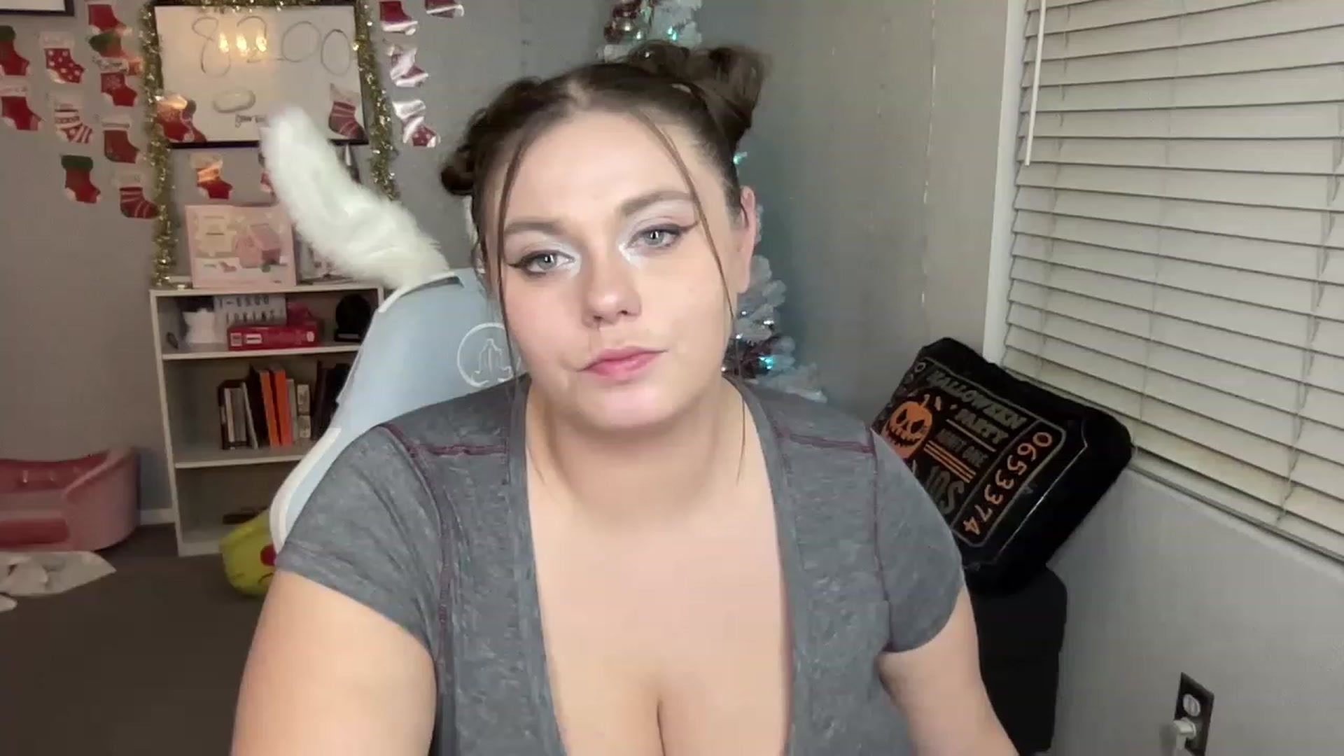 Gallery image thumbnail from BritanyBomber's myfreecams stream on, 12/27/2022, 07:32 image 2 of 20