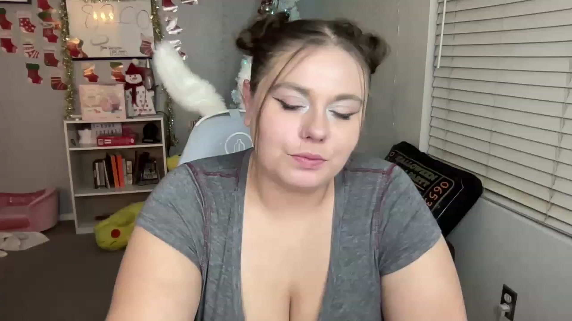 Gallery image thumbnail from BritanyBomber's myfreecams stream on, 12/27/2022, 07:32 image 19 of 20