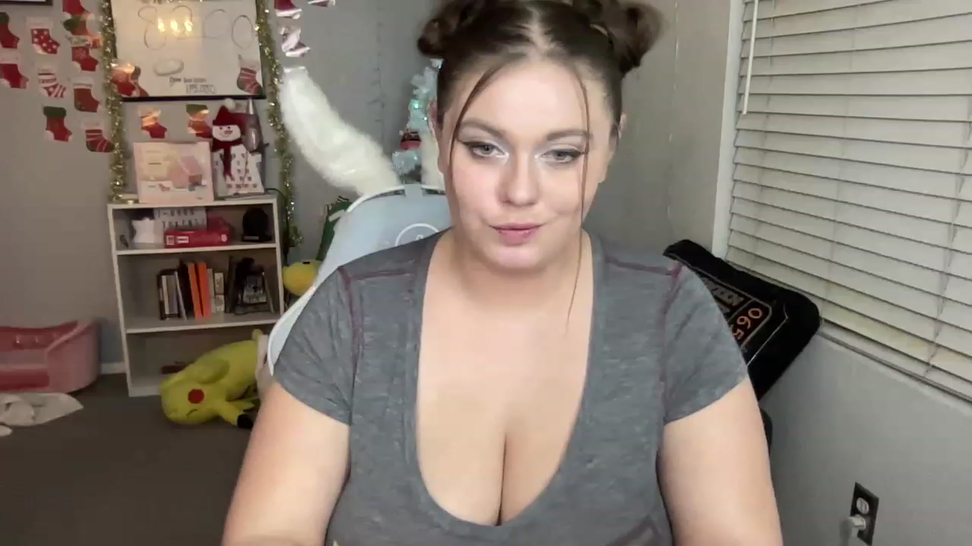 Gallery image thumbnail from BritanyBomber's myfreecams stream on, 12/27/2022, 07:32 image 8 of 20