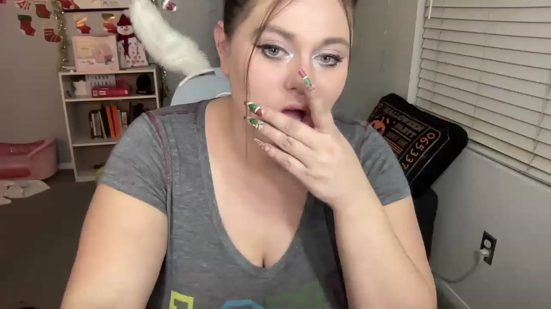Gallery image thumbnail from BritanyBomber's myfreecams stream on, 12/27/2022, 08:37 image 6 of 20