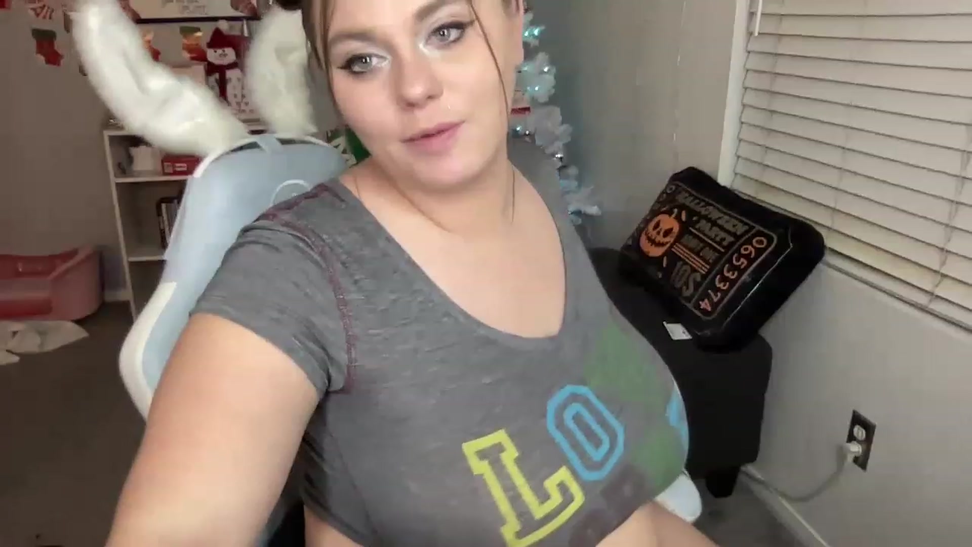 Gallery image thumbnail from BritanyBomber's myfreecams stream on, 12/27/2022, 08:37 image 5 of 20