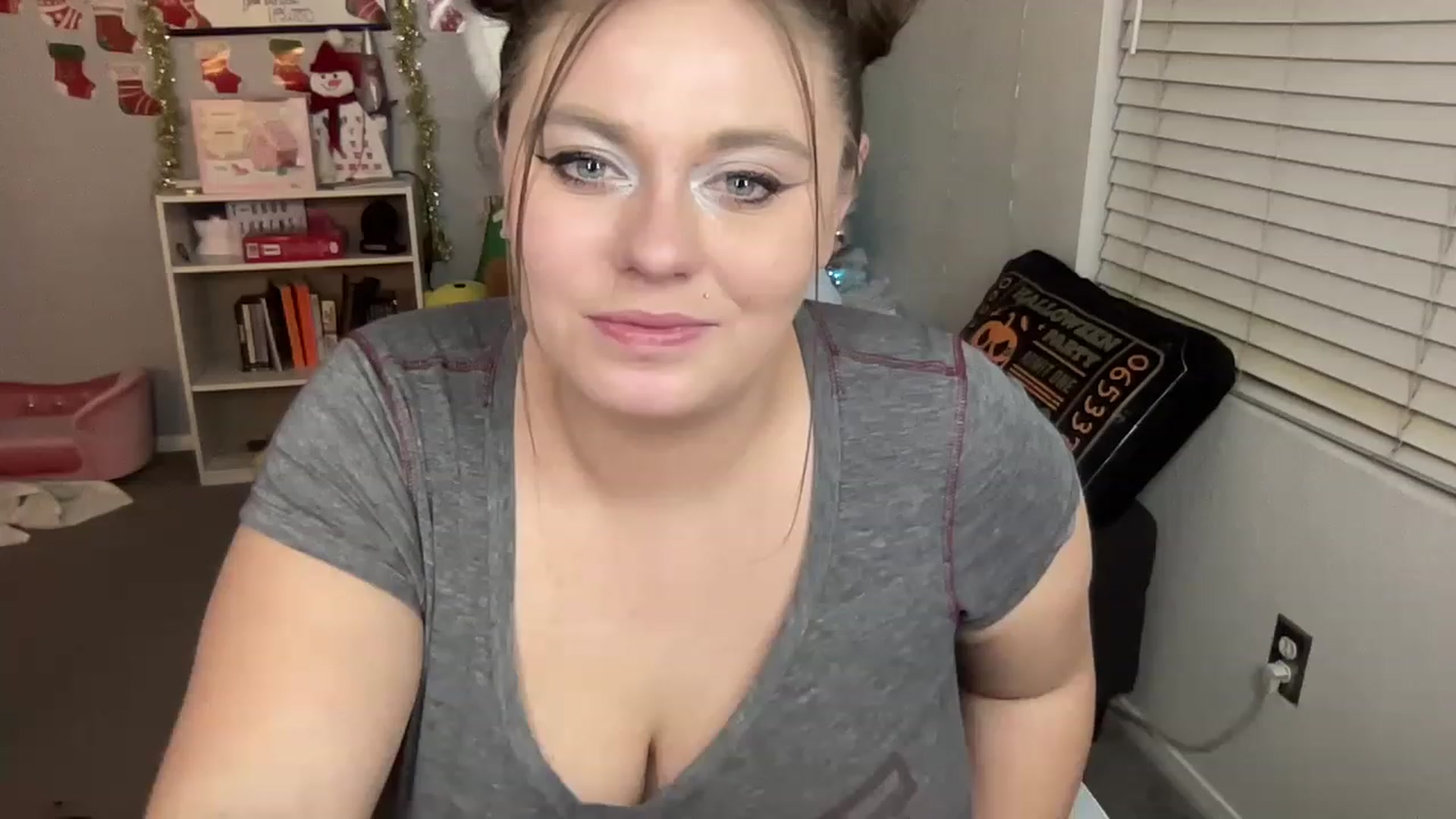 Gallery image thumbnail from BritanyBomber's myfreecams stream on, 12/27/2022, 08:37 image 13 of 20