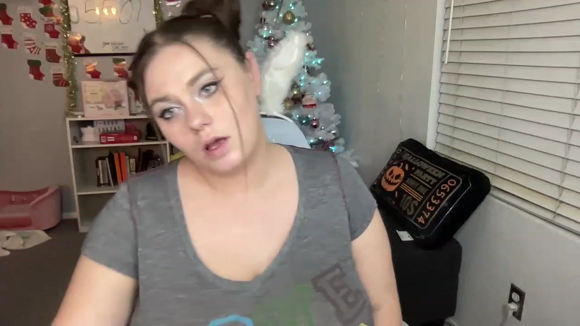 Gallery image thumbnail from BritanyBomber's myfreecams stream on, 12/27/2022, 08:37 image 17 of 20