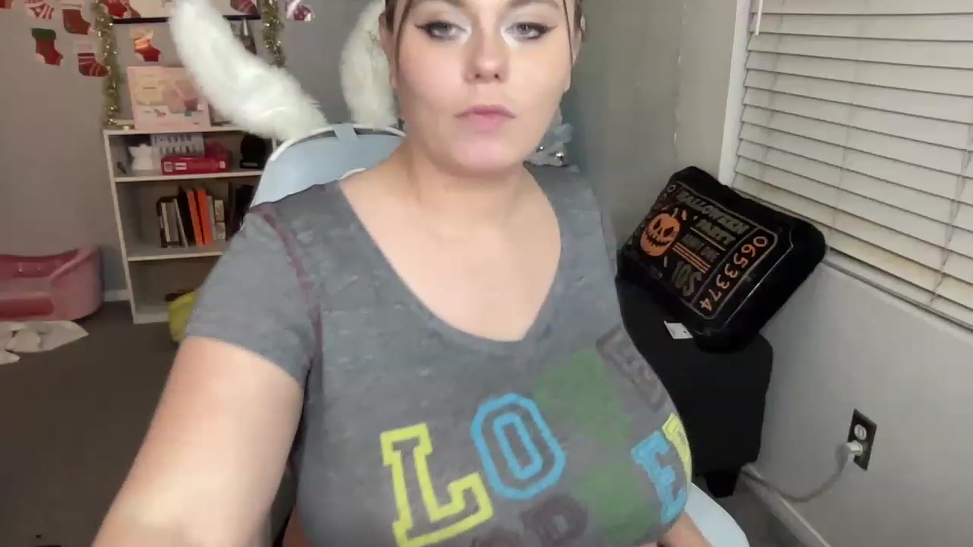 Gallery image thumbnail from BritanyBomber's myfreecams stream on, 12/27/2022, 08:37 image 9 of 20