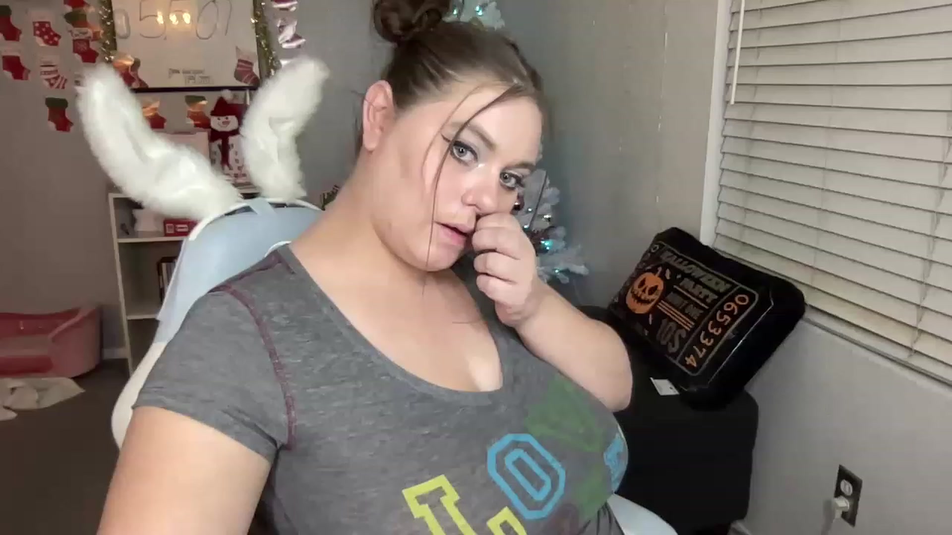 Gallery image thumbnail from BritanyBomber's myfreecams stream on, 12/27/2022, 08:37 image 20 of 20