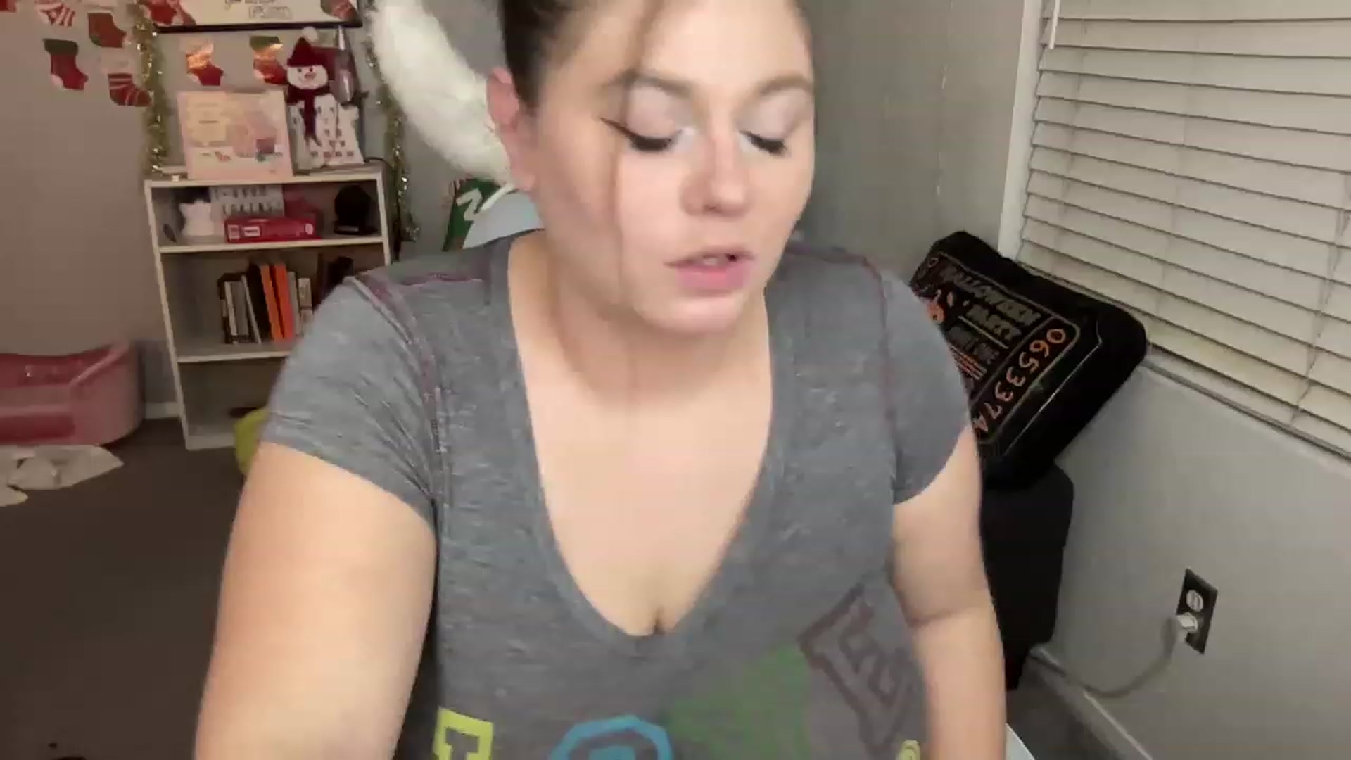 Gallery image thumbnail from BritanyBomber's myfreecams stream on, 12/27/2022, 08:37 image 7 of 20