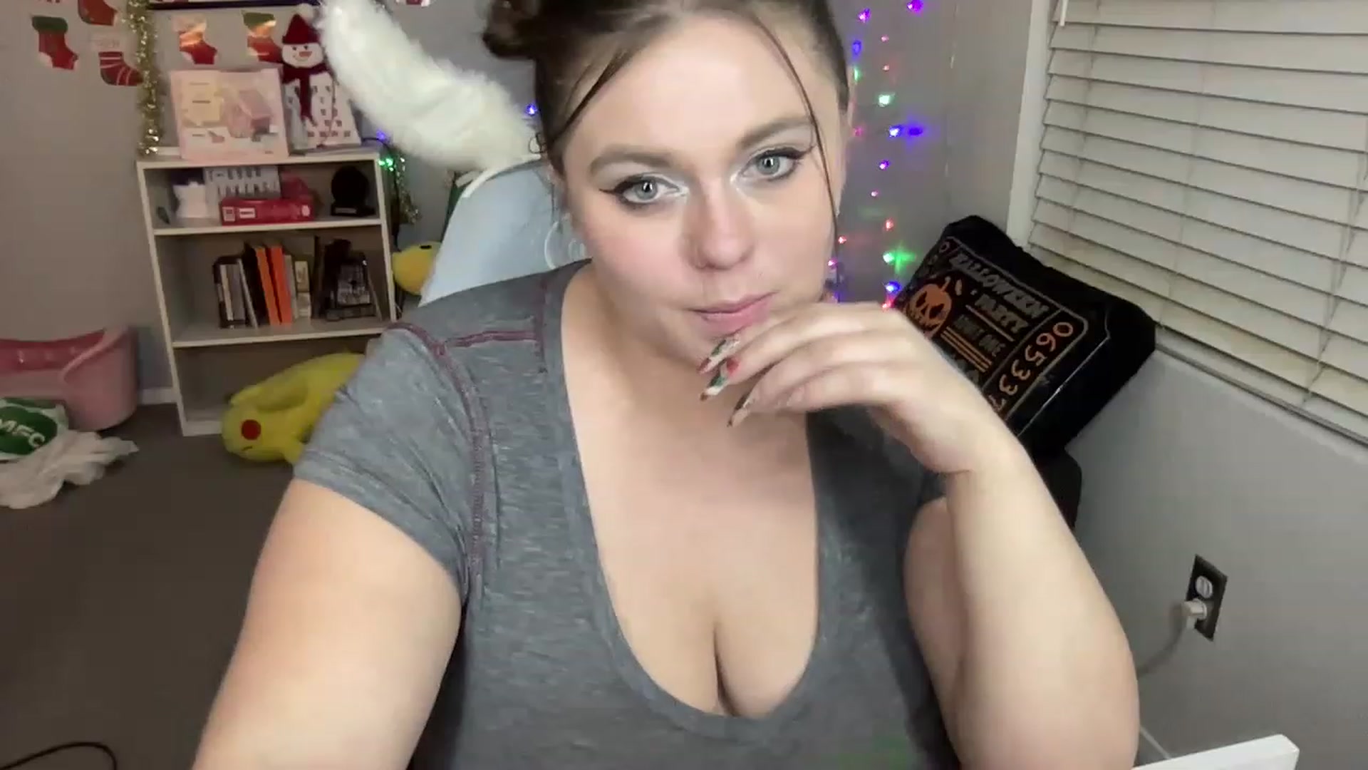 Gallery image thumbnail from BritanyBomber's myfreecams stream on, 12/27/2022, 10:10 image 11 of 20