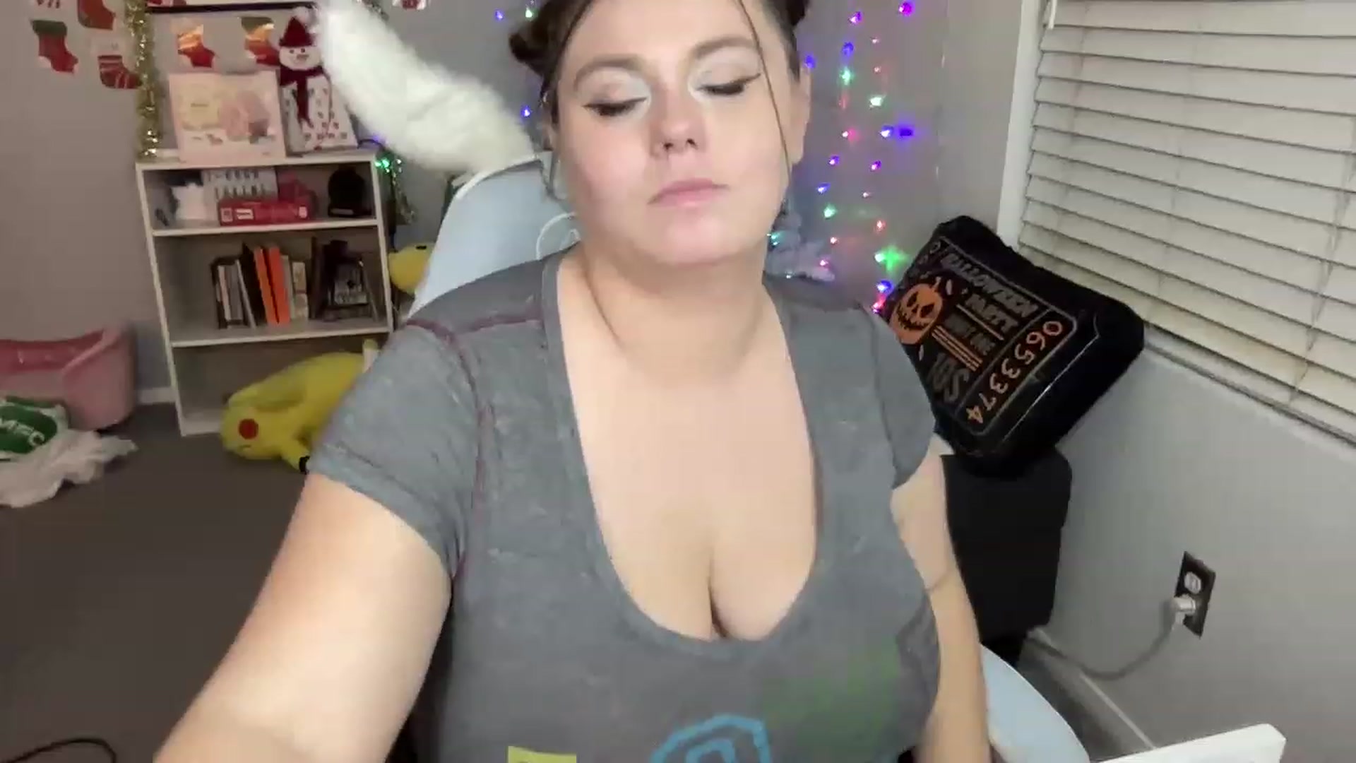 Gallery image thumbnail from BritanyBomber's myfreecams stream on, 12/27/2022, 10:10 image 10 of 20