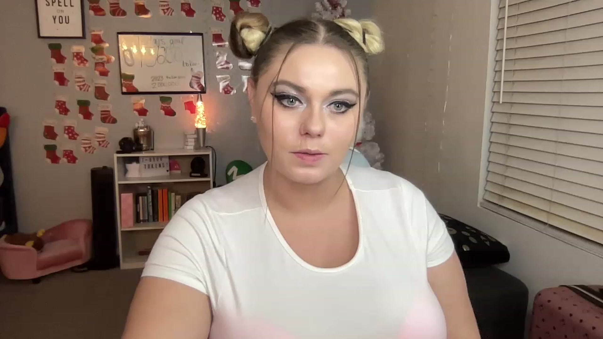Gallery image thumbnail from BritanyBomber's myfreecams stream on, 01/02/2023, 09:02 image 14 of 20