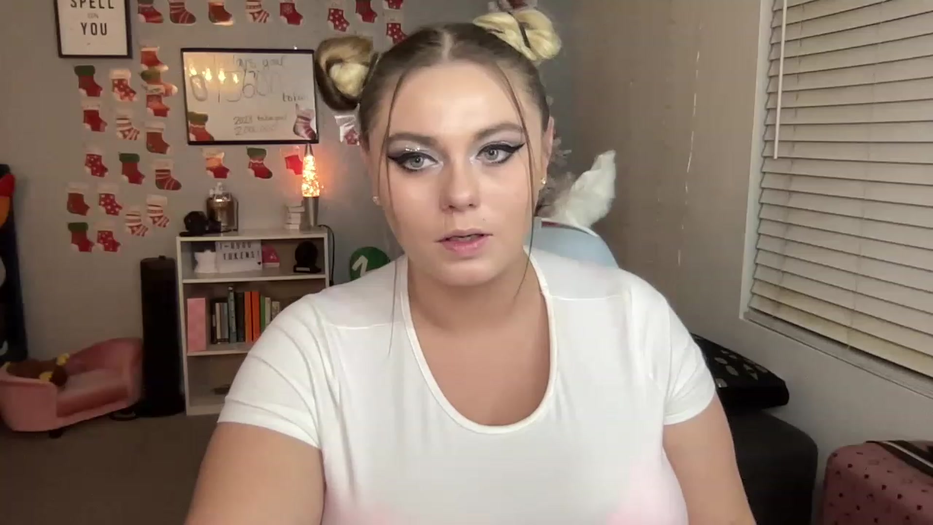 Gallery image thumbnail from BritanyBomber's myfreecams stream on, 01/02/2023, 09:02 image 11 of 20