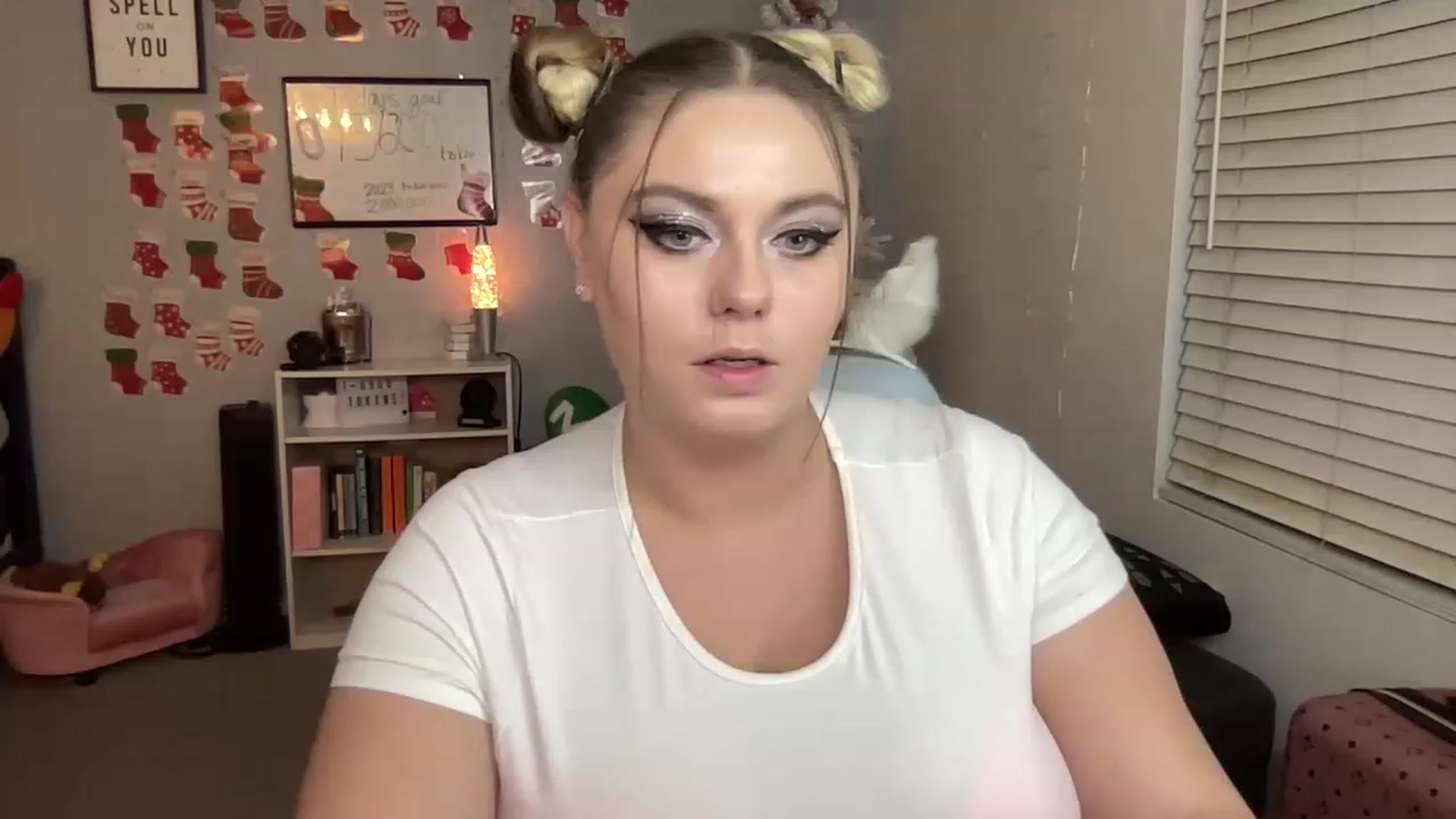 Gallery image thumbnail from BritanyBomber's myfreecams stream on, 01/02/2023, 09:02 image 13 of 20