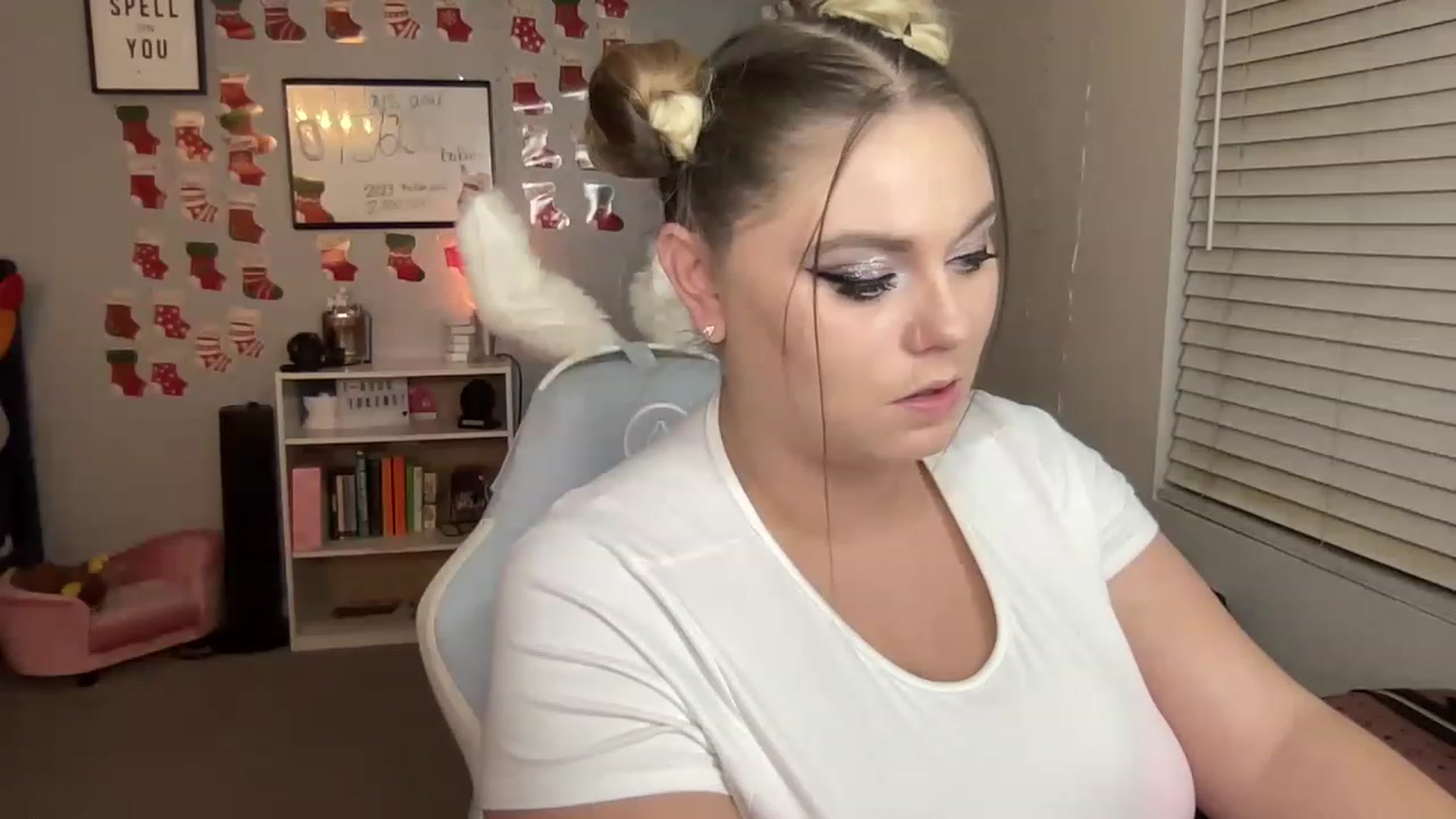 Gallery image thumbnail from BritanyBomber's myfreecams stream on, 01/02/2023, 09:02 image 8 of 20
