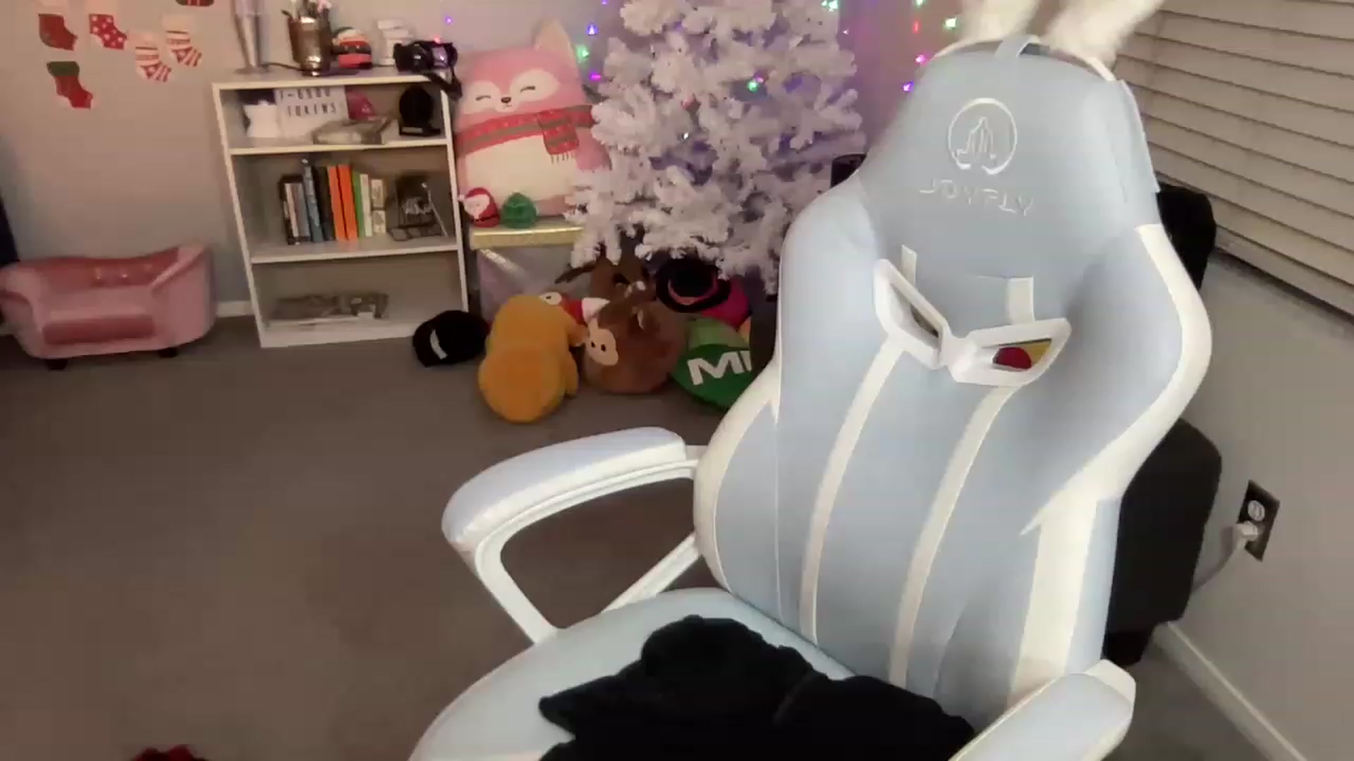 Gallery image thumbnail from BritanyBomber's myfreecams stream on, 01/12/2023, 09:29 image 13 of 20