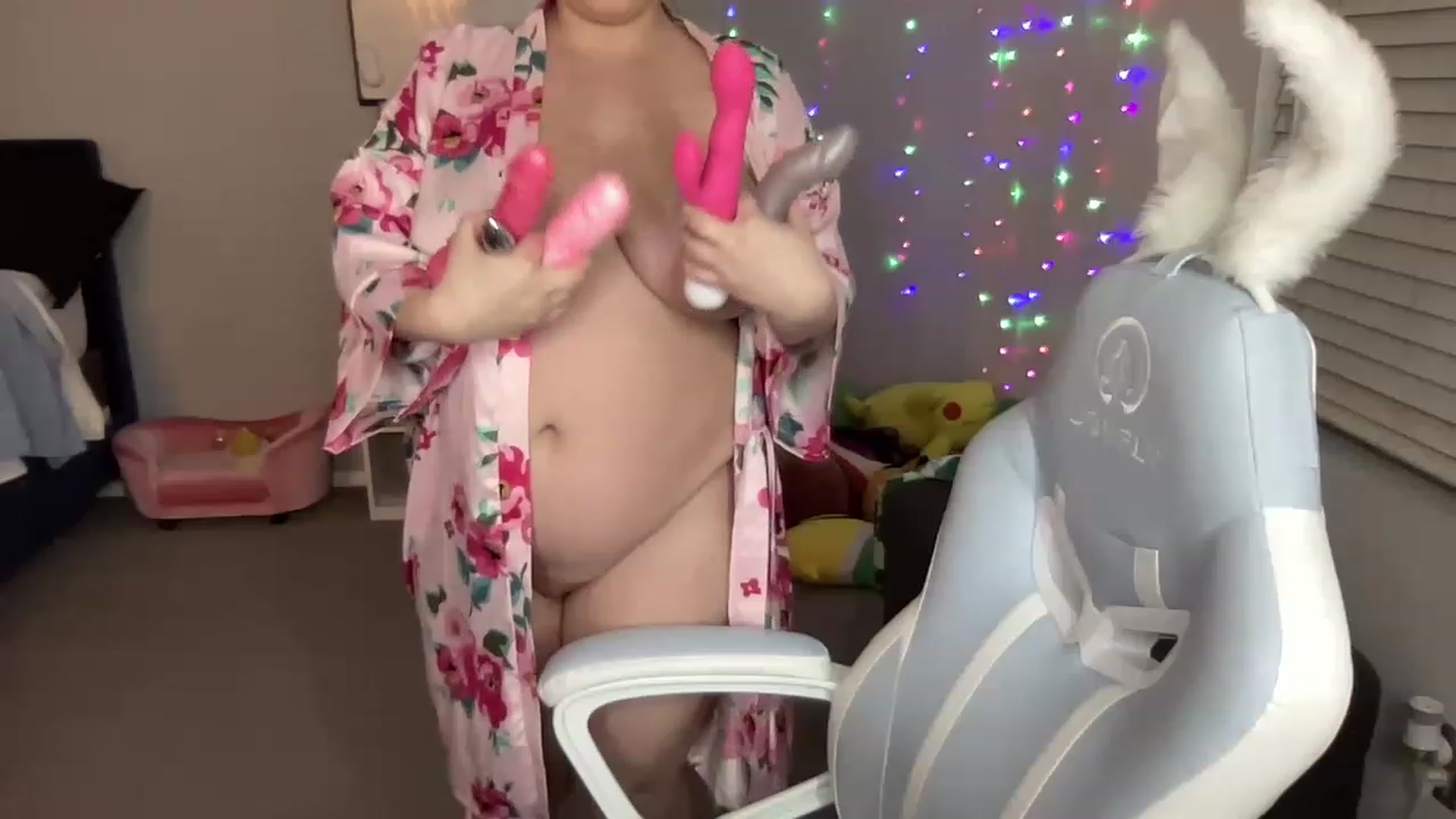 Gallery image thumbnail from BritanyBomber's myfreecams stream on, 01/19/2023, 09:58 image 19 of 20