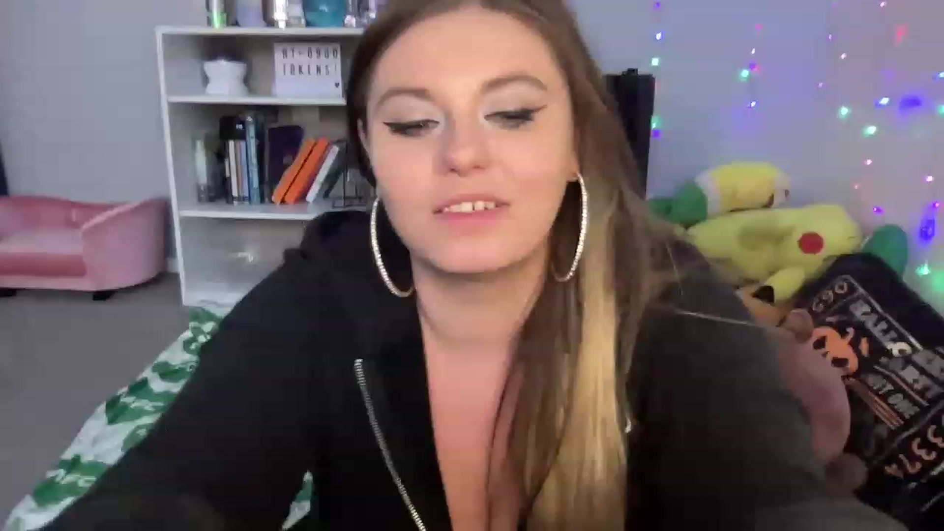 Gallery image thumbnail from BritanyBomber's myfreecams stream on, 01/27/2023, 10:54 image 2 of 20