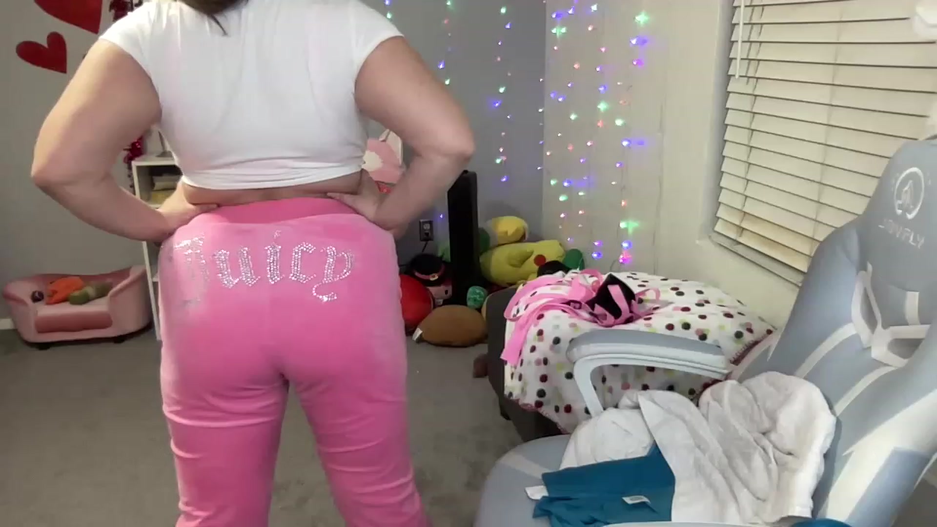 Gallery image thumbnail from BritanyBomber's myfreecams stream on, 01/31/2023, 09:00 image 18 of 20