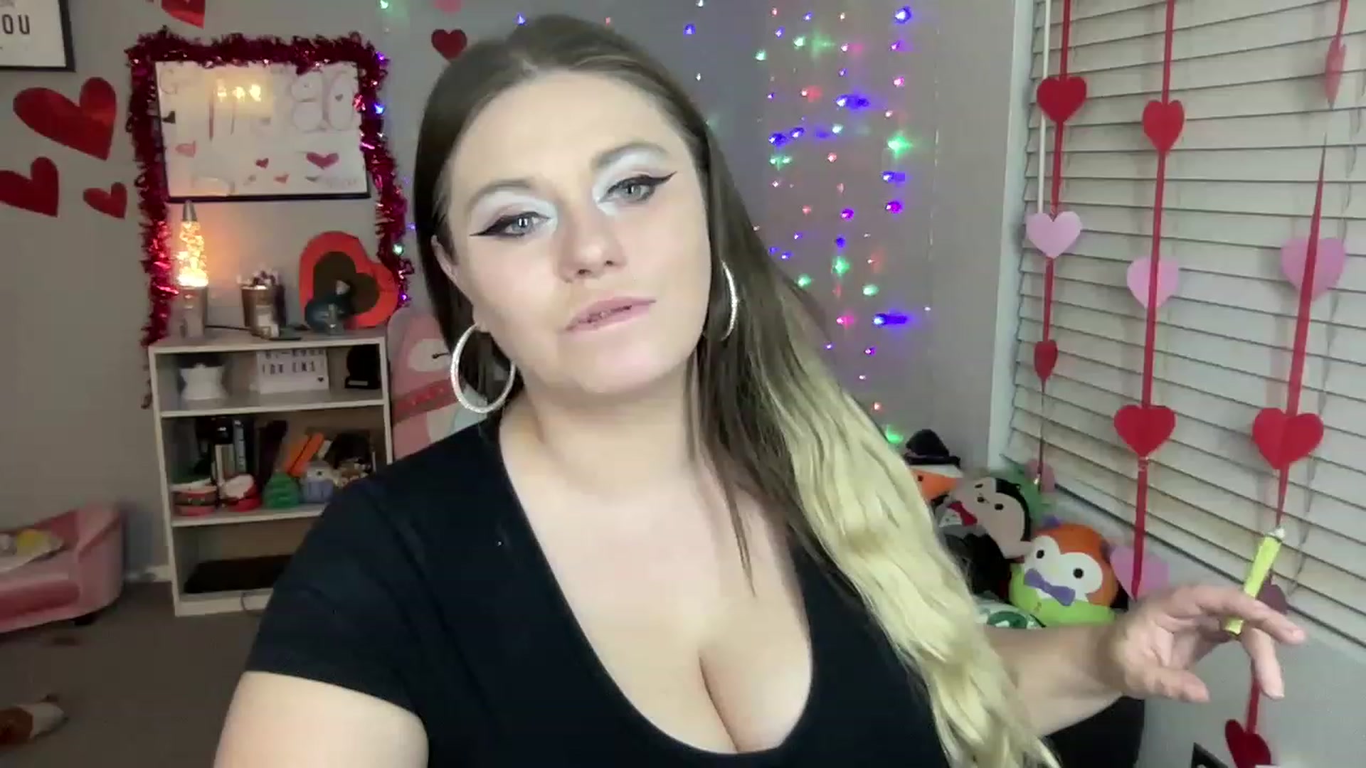 Gallery image thumbnail from BritanyBomber's myfreecams stream on, 02/06/2023, 08:59 image 6 of 20