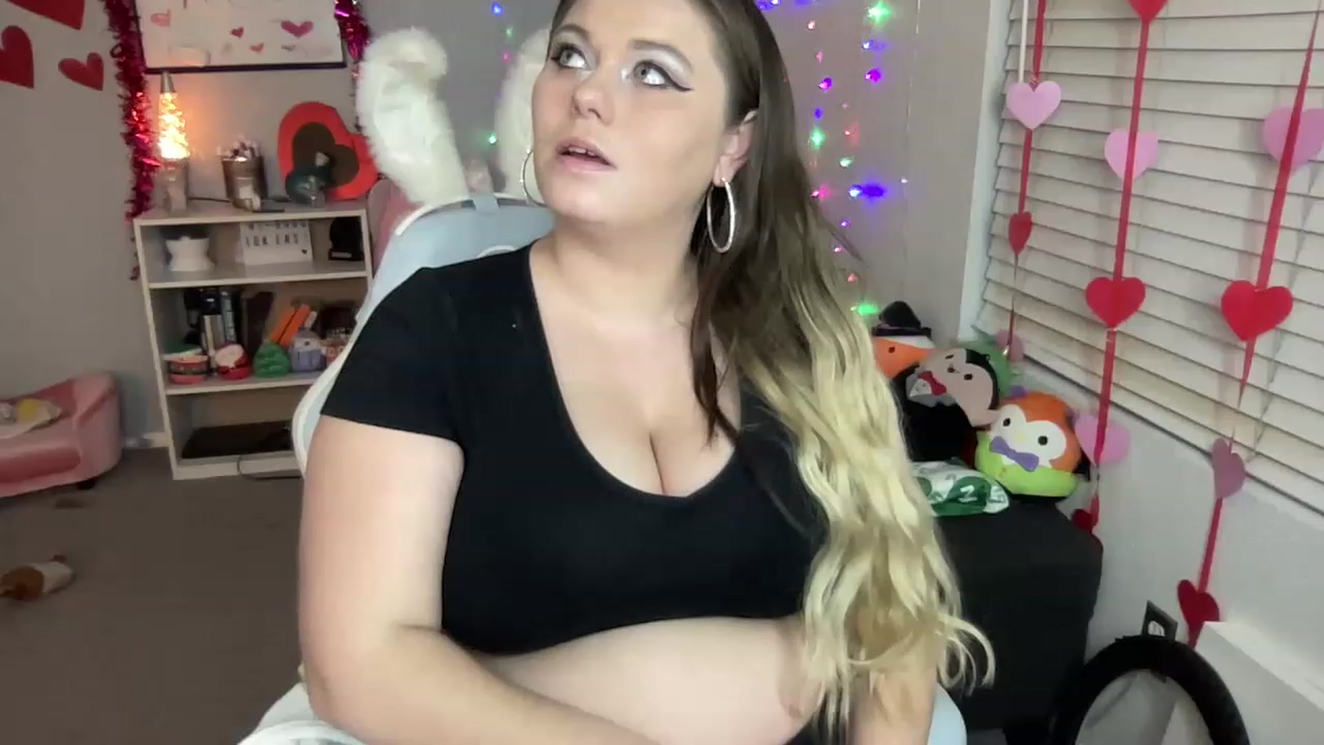 Gallery image thumbnail from BritanyBomber's myfreecams stream on, 02/06/2023, 08:59 image 10 of 20
