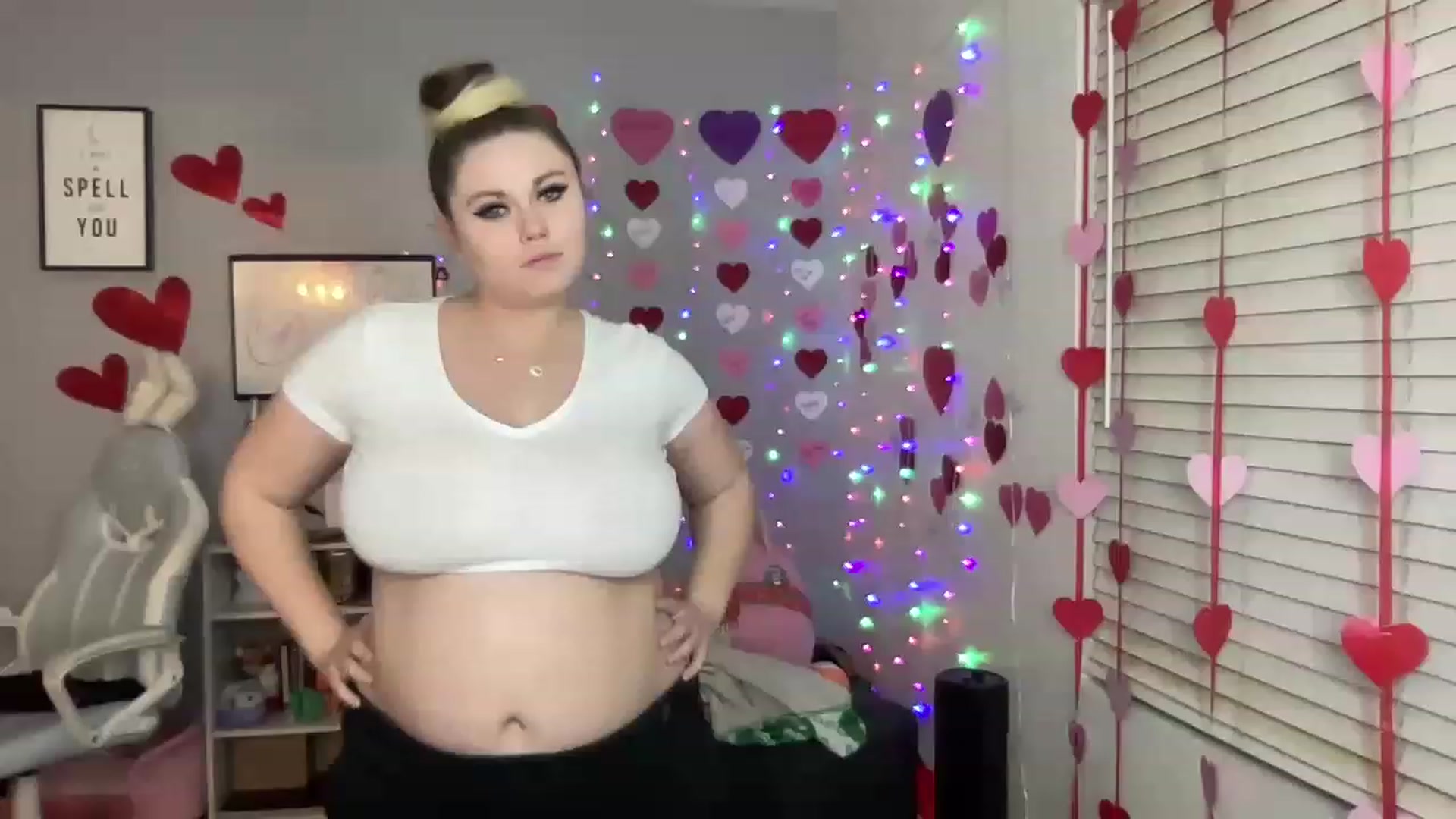 Gallery image thumbnail from BritanyBomber's myfreecams stream on, 03/09/2023, 10:06 image 14 of 20