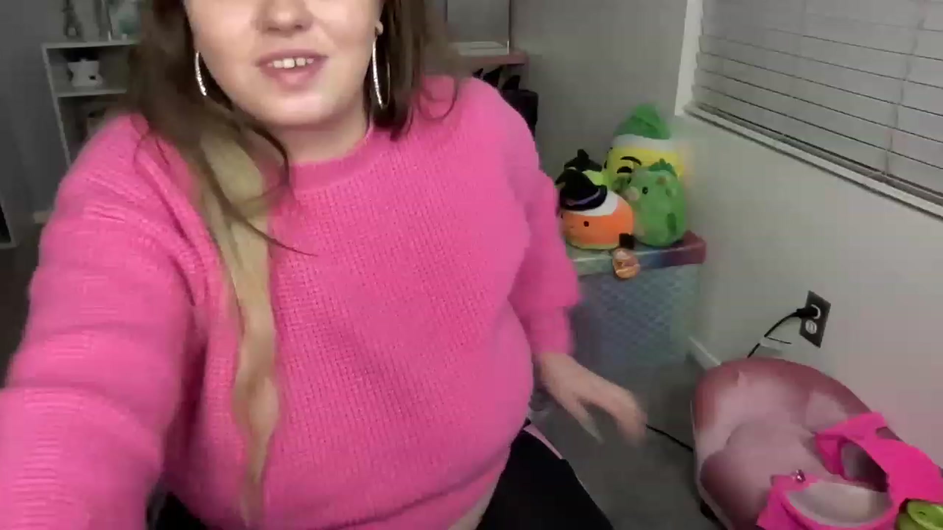 Gallery image thumbnail from BritanyBomber's myfreecams stream on, 04/15/2023, 08:47 image 3 of 20