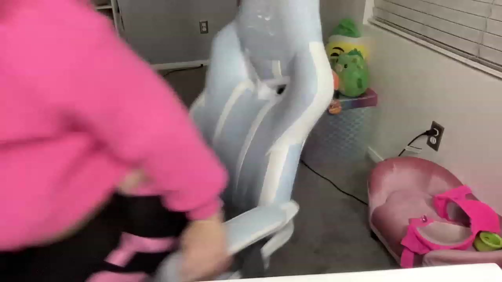 Gallery image thumbnail from BritanyBomber's myfreecams stream on, 04/15/2023, 08:47 image 8 of 20