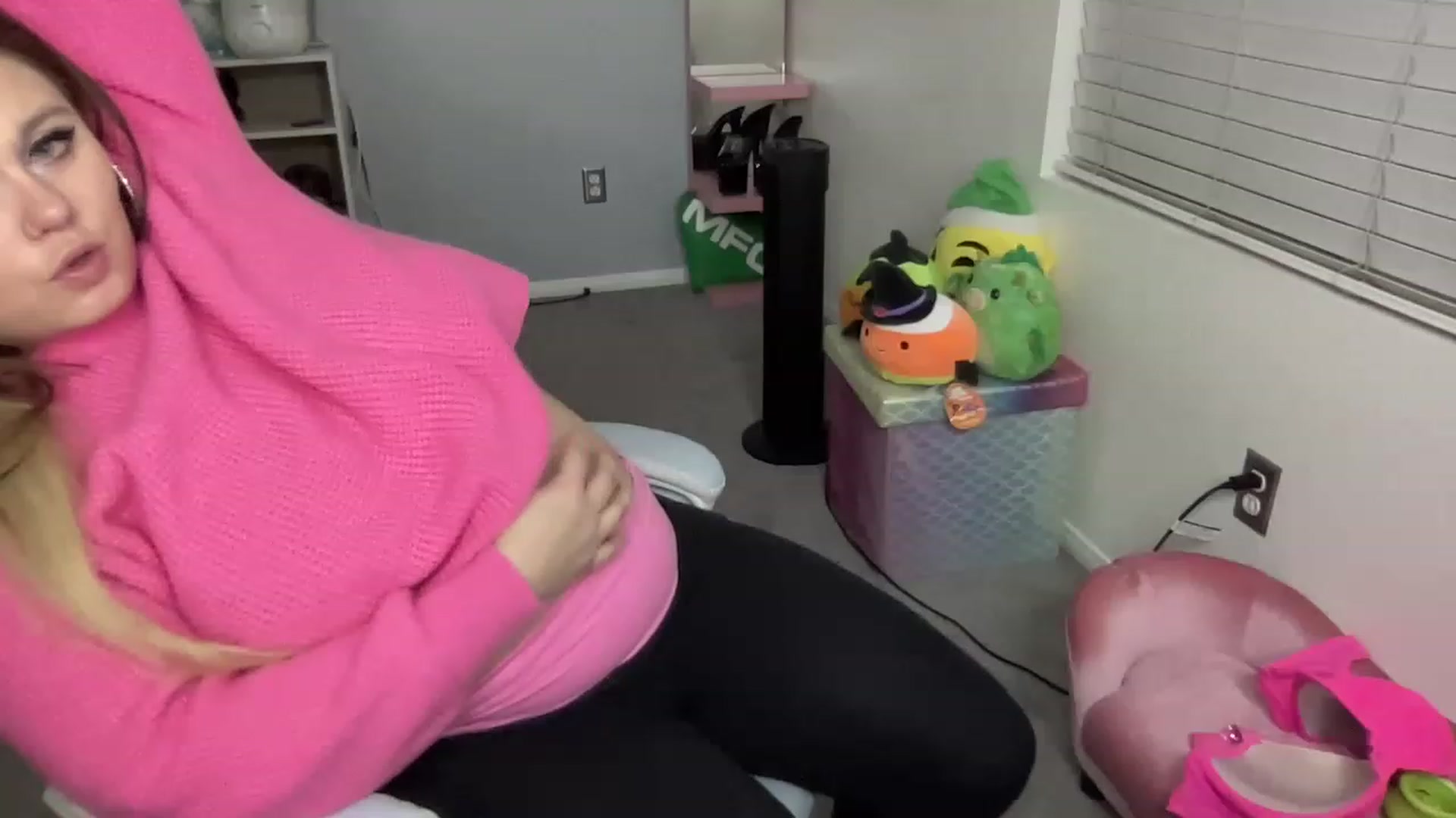 Gallery image thumbnail from BritanyBomber's myfreecams stream on, 04/15/2023, 08:47 image 1 of 20