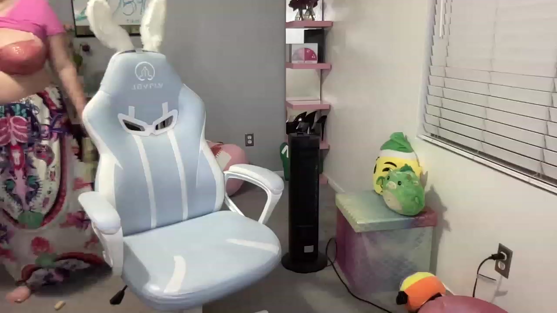 Gallery image thumbnail from BritanyBomber's myfreecams stream on, 04/17/2023, 05:04 image 16 of 20