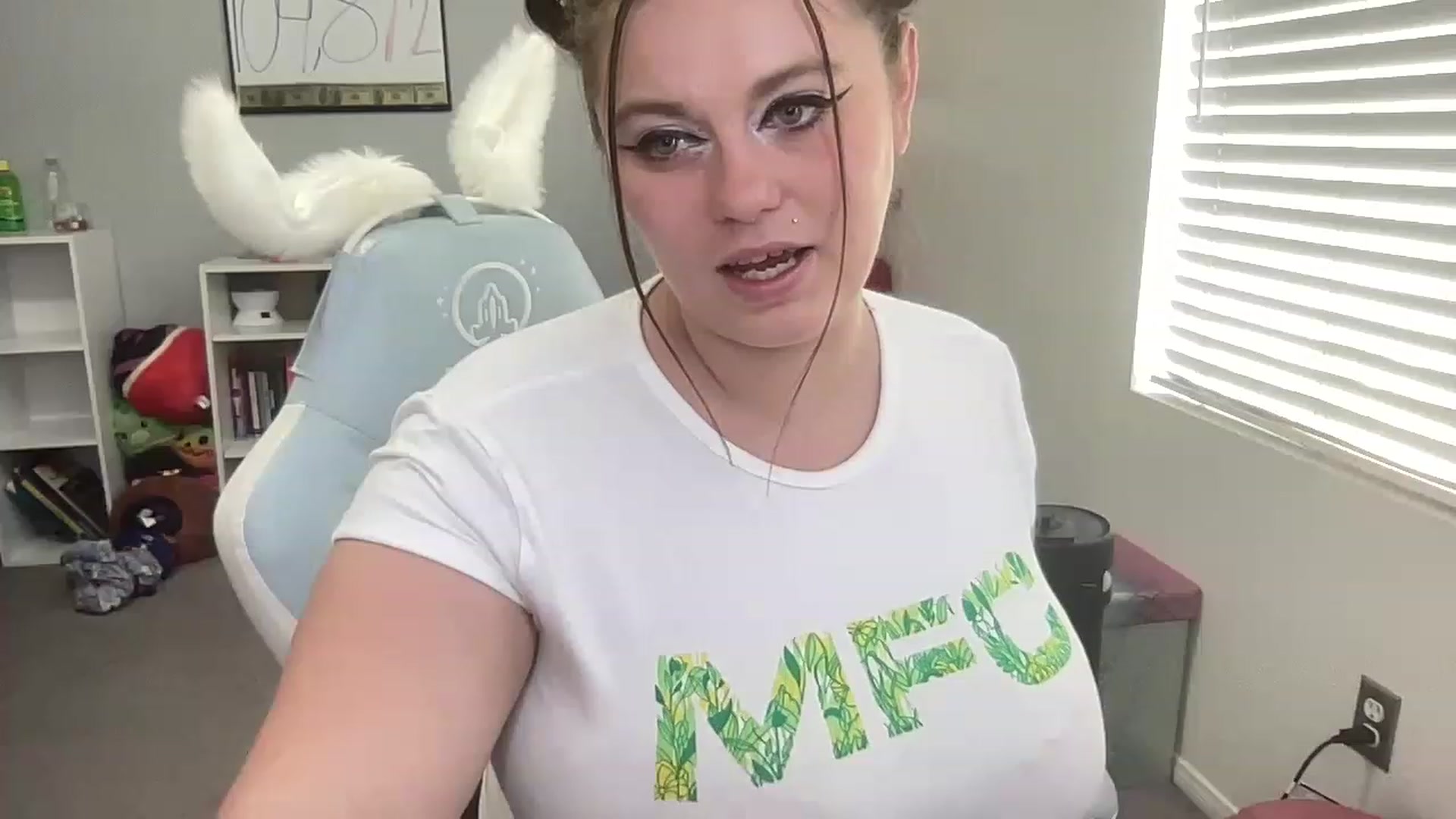 Gallery image thumbnail from BritanyBomber's myfreecams stream on, 05/21/2023, 22:33 image 12 of 20