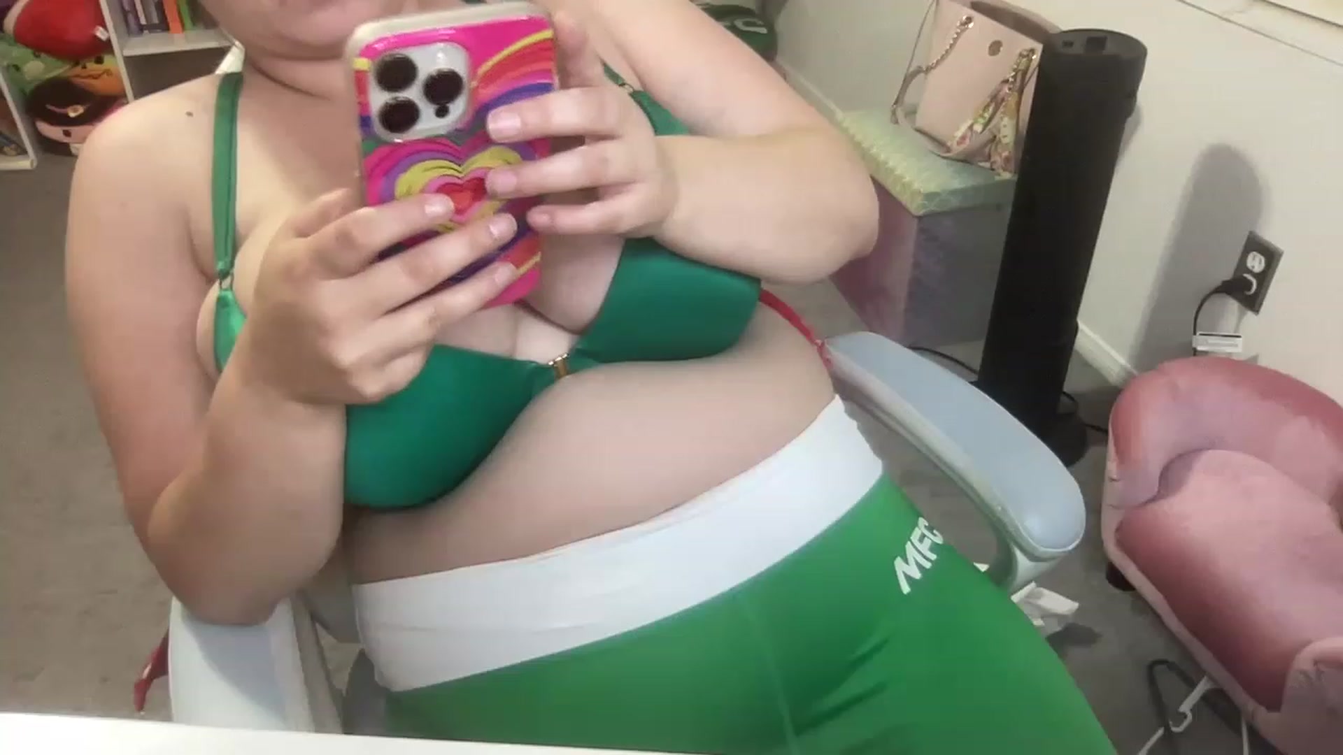 Gallery image thumbnail from BritanyBomber's myfreecams stream on, 05/27/2023, 07:50 image 11 of 20