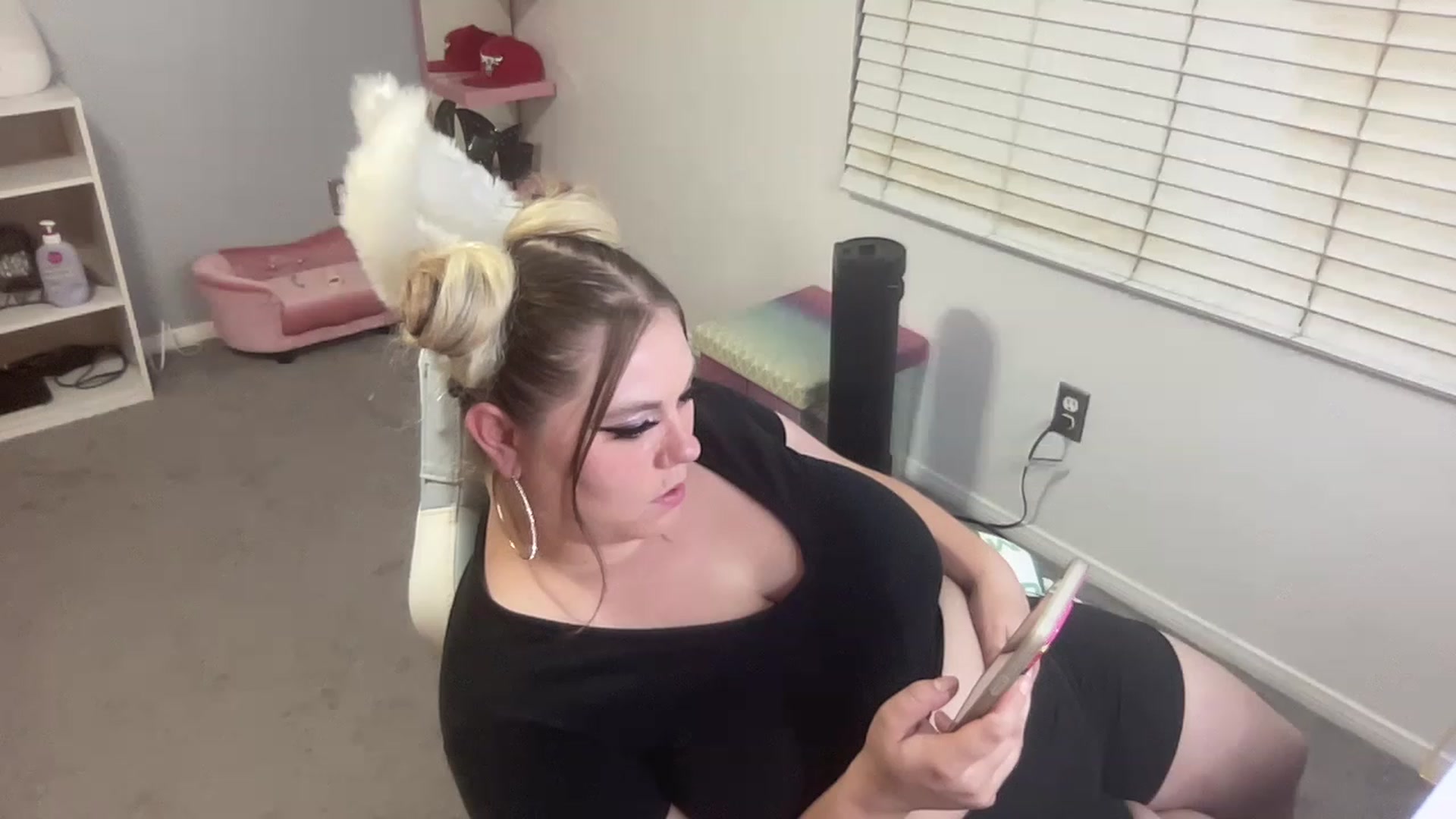Gallery image thumbnail from BritanyBomber's myfreecams stream on, 06/02/2023, 08:34 image 14 of 20