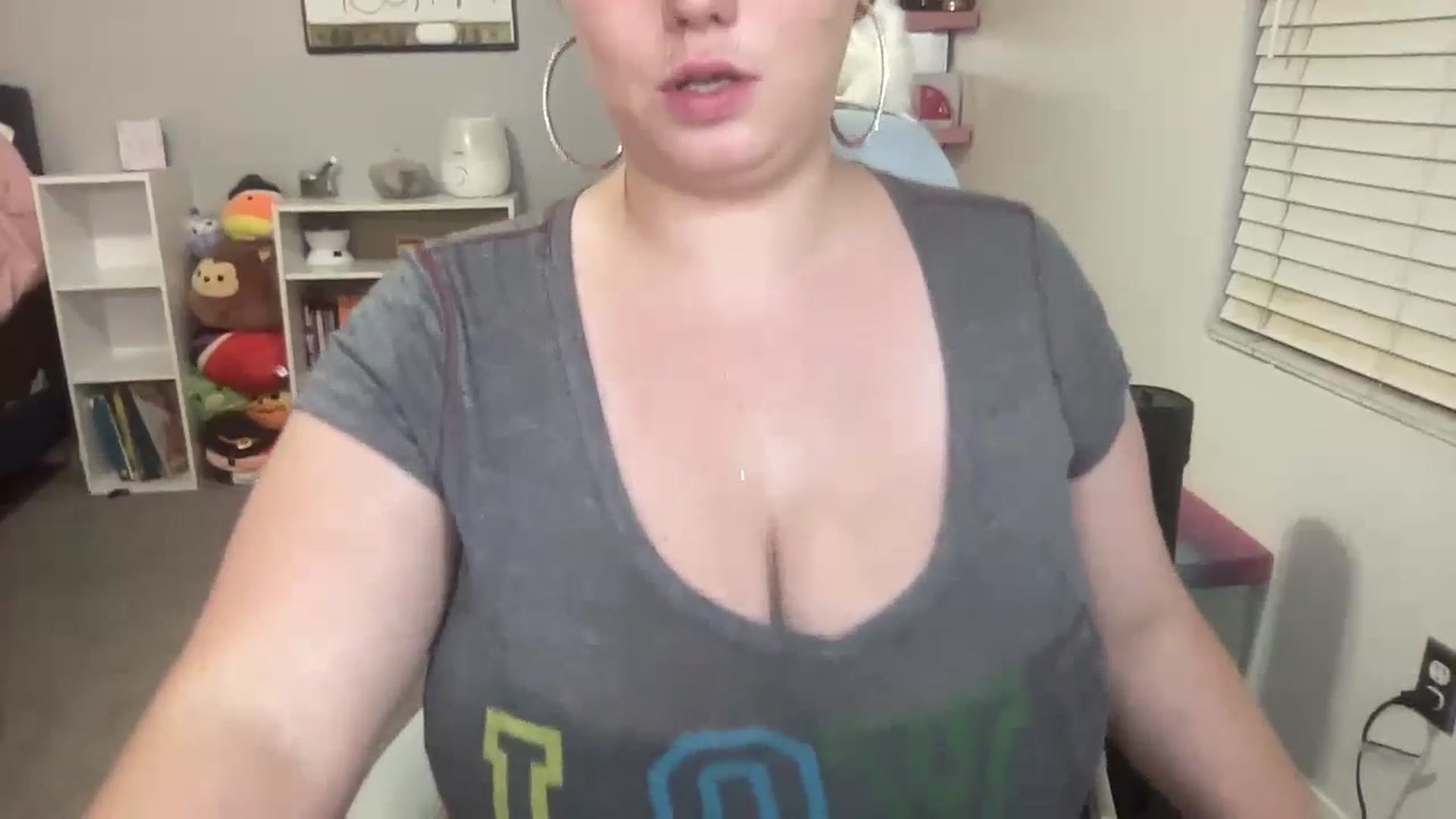 Gallery image thumbnail from BritanyBomber's myfreecams stream on, 06/03/2023, 08:54 image 2 of 20