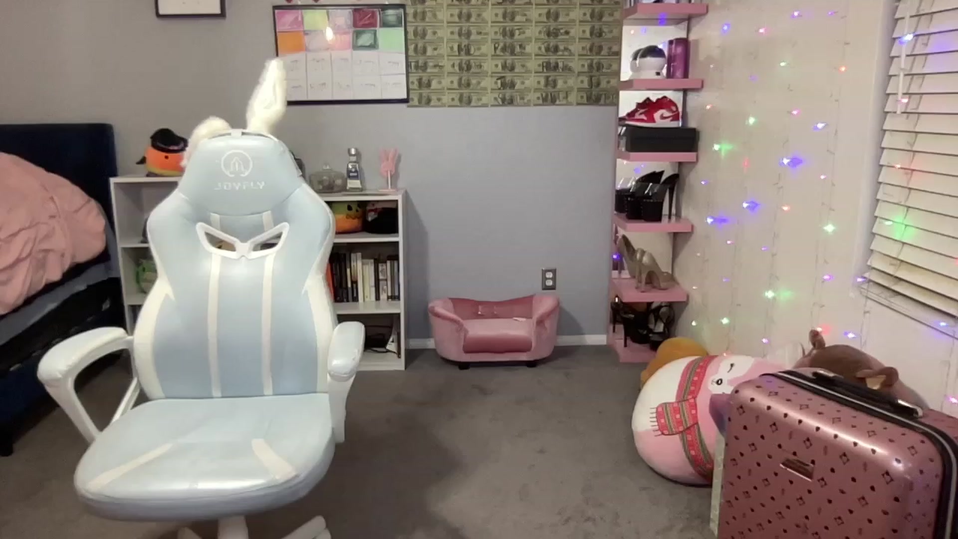Gallery image thumbnail from BritanyBomber's myfreecams stream on, 08/29/2023, 08:04 image 16 of 20