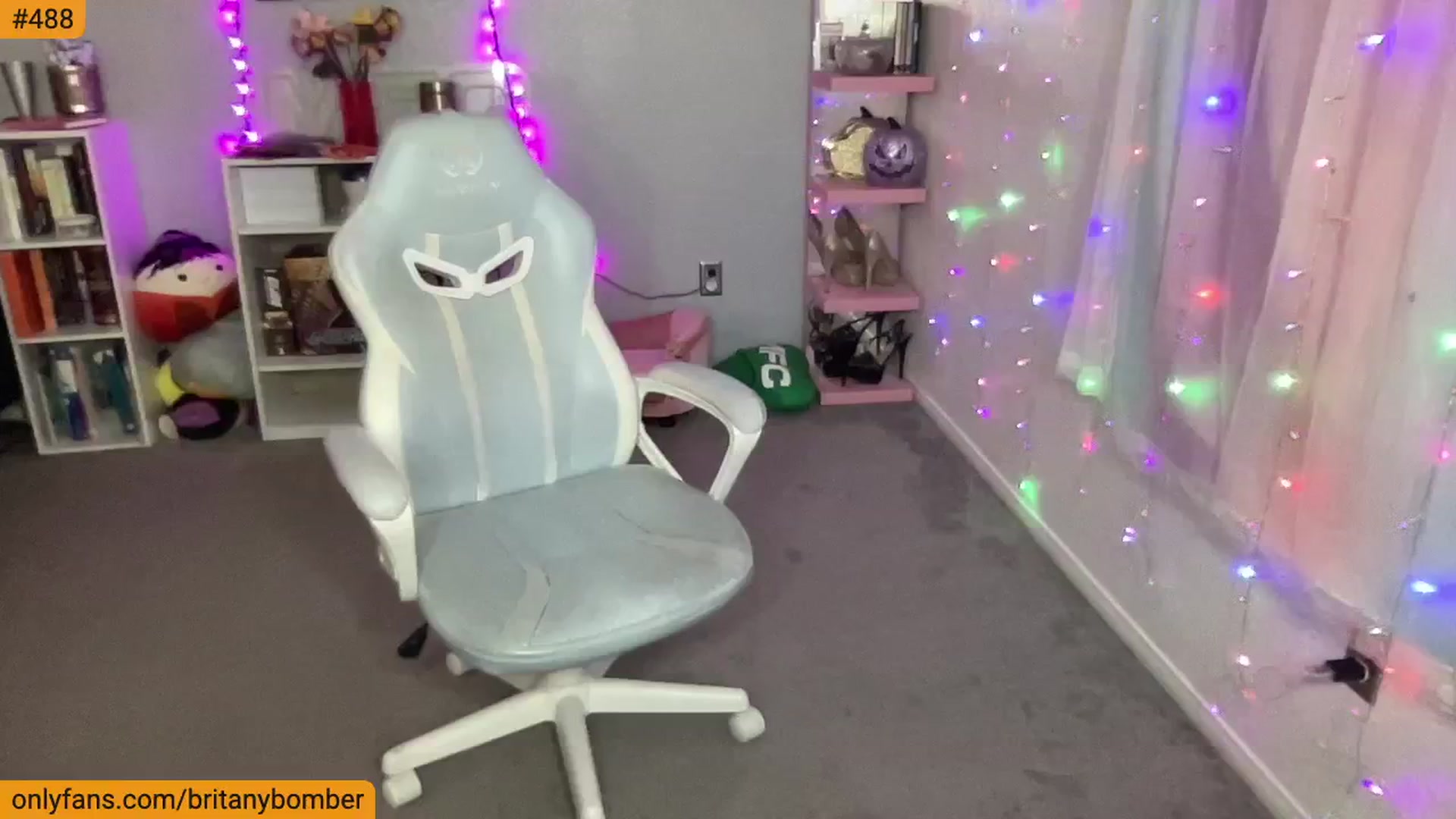 Gallery image thumbnail from BritanyBomber's myfreecams stream on, 11/10/2024, 09:38 image 1 of 20