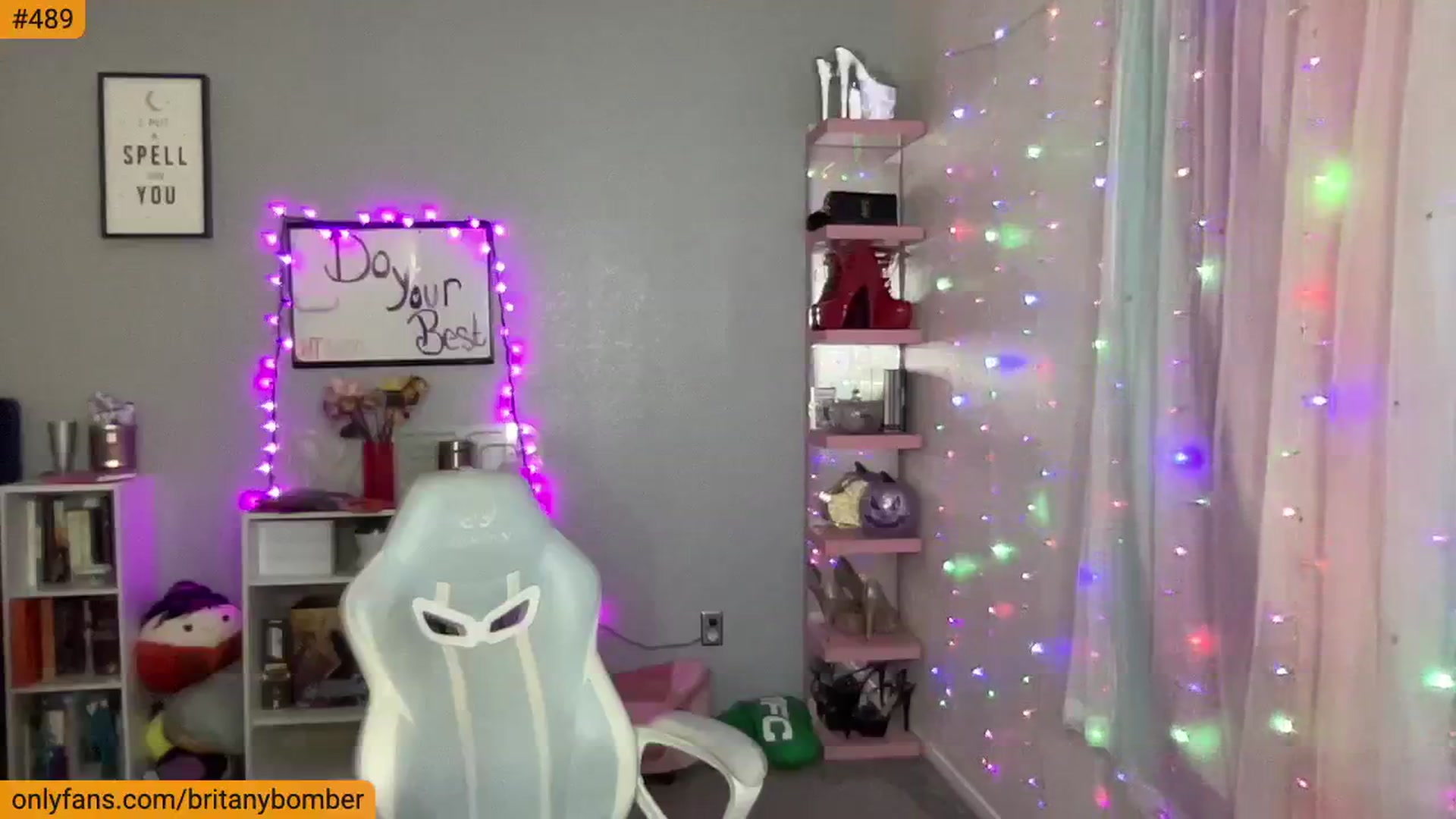 Gallery image thumbnail from BritanyBomber's myfreecams stream on, 11/10/2024, 09:38 image 3 of 20