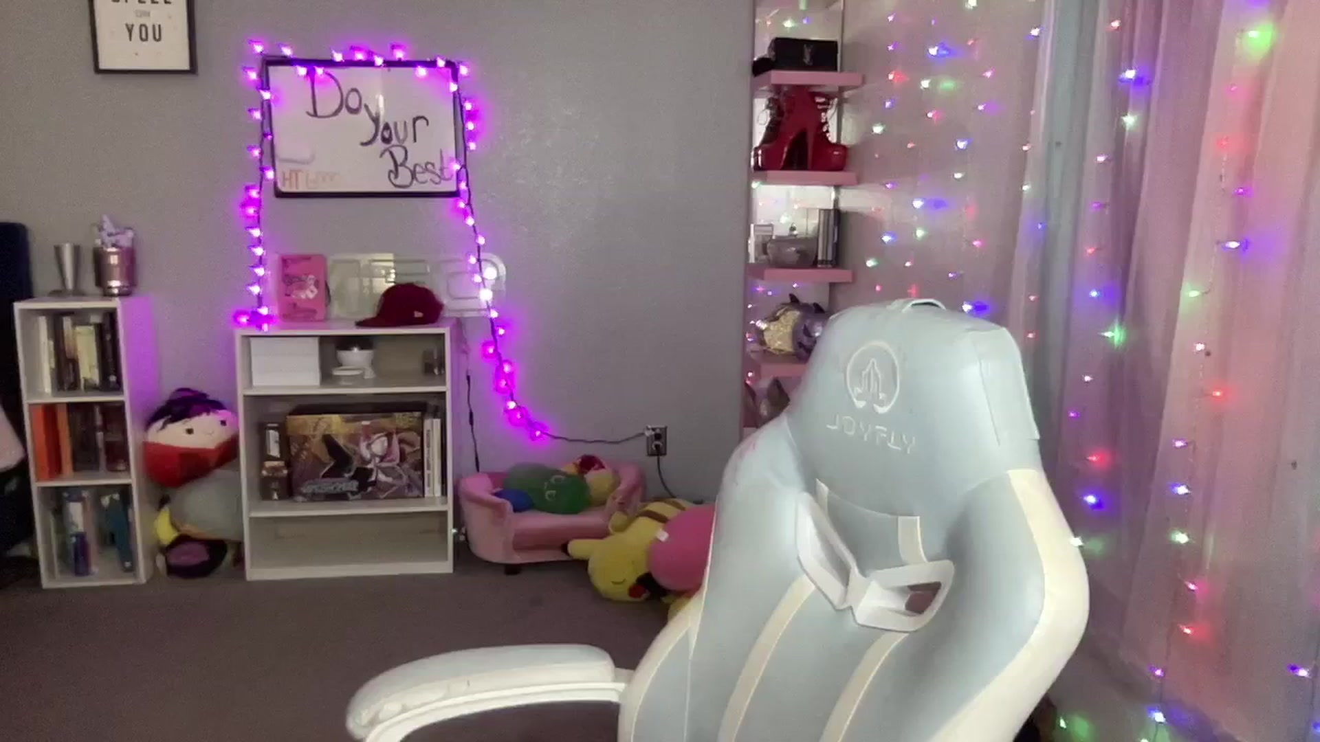 Gallery image thumbnail from BritanyBomber's myfreecams stream on, 11/18/2024, 08:14 image 8 of 20