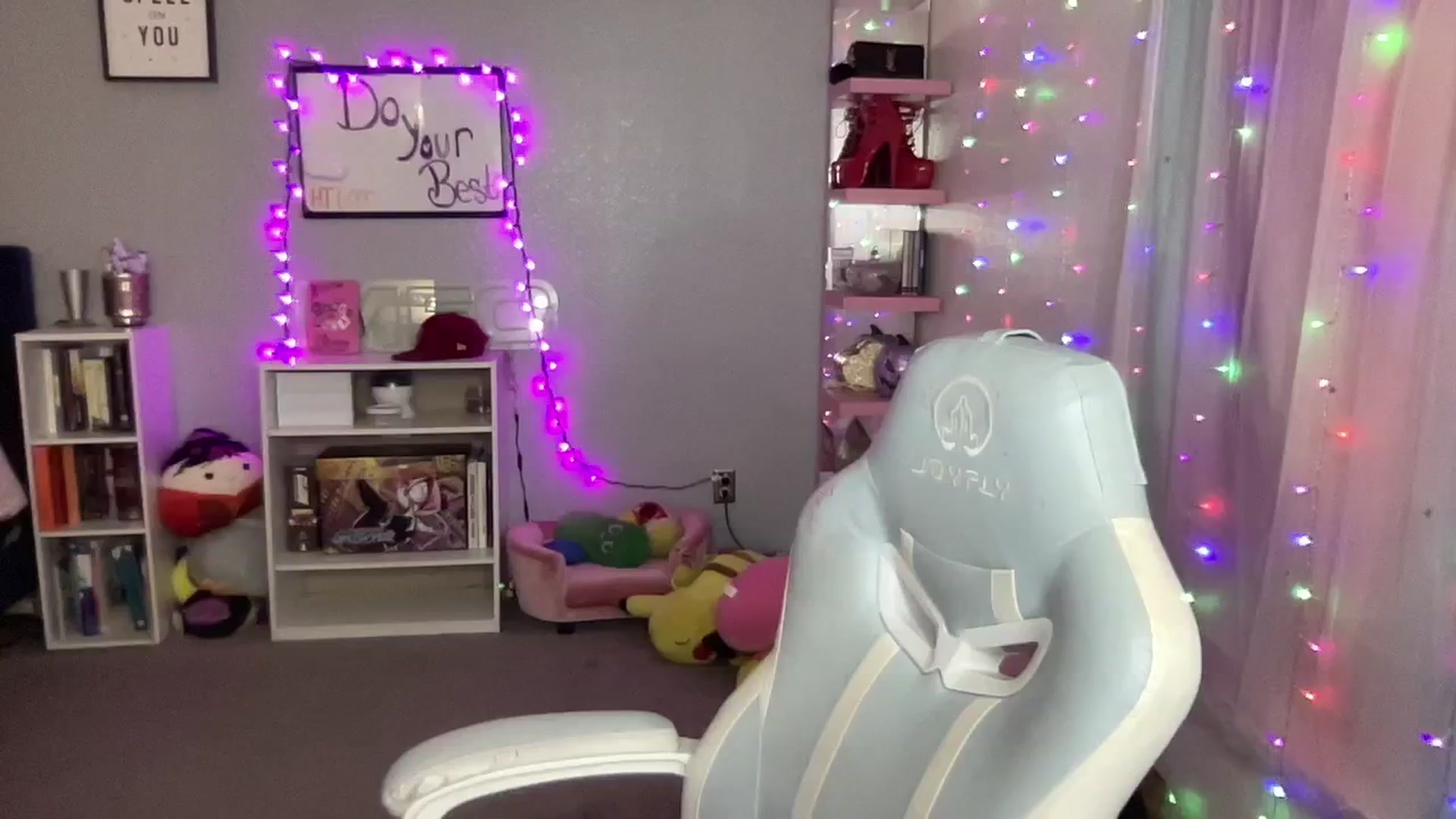 Gallery image thumbnail from BritanyBomber's myfreecams stream on, 11/18/2024, 08:14 image 9 of 20
