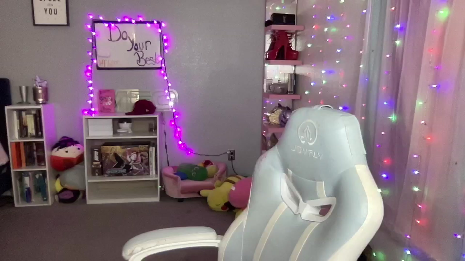 Gallery image thumbnail from BritanyBomber's myfreecams stream on, 11/18/2024, 08:14 image 11 of 20