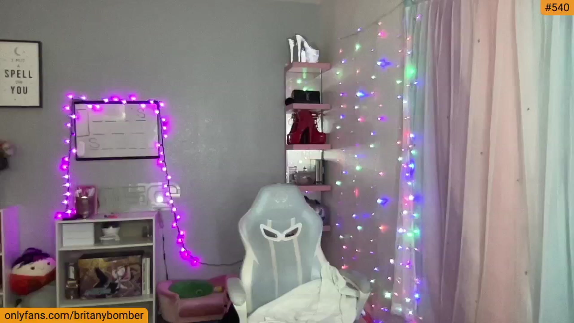 Gallery image thumbnail from BritanyBomber's myfreecams stream on, 11/24/2024, 09:19 image 3 of 20
