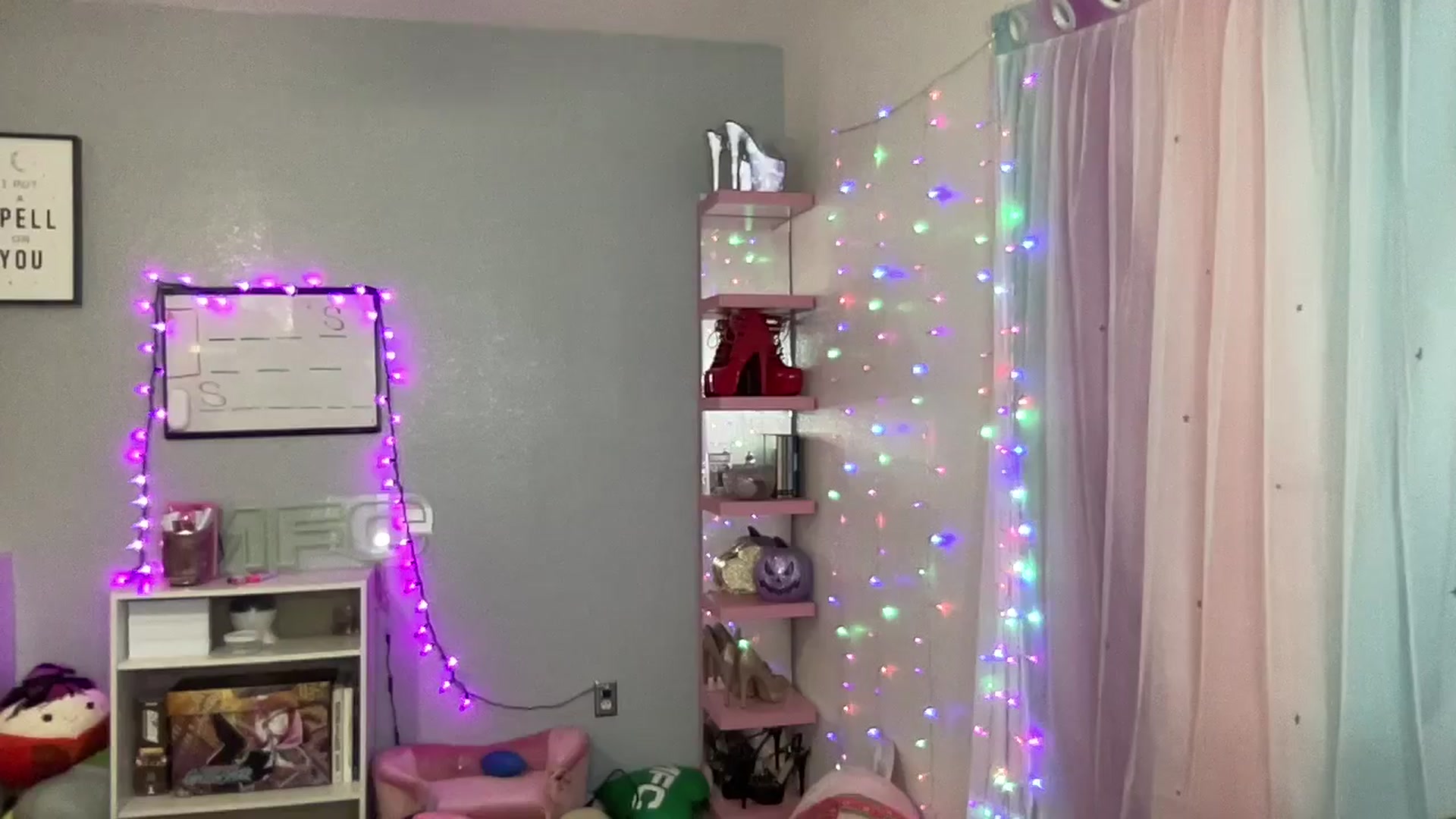 Gallery image thumbnail from BritanyBomber's myfreecams stream on, 11/27/2024, 08:34 image 14 of 20