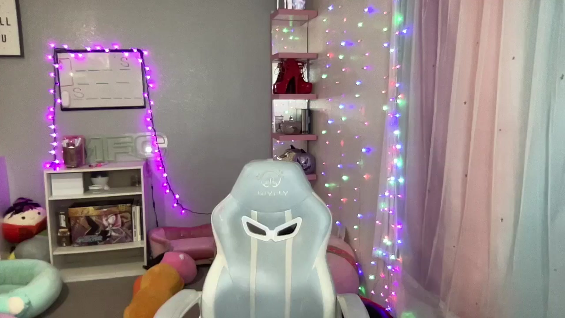 Gallery image thumbnail from BritanyBomber's myfreecams stream on, 11/27/2024, 08:34 image 12 of 20