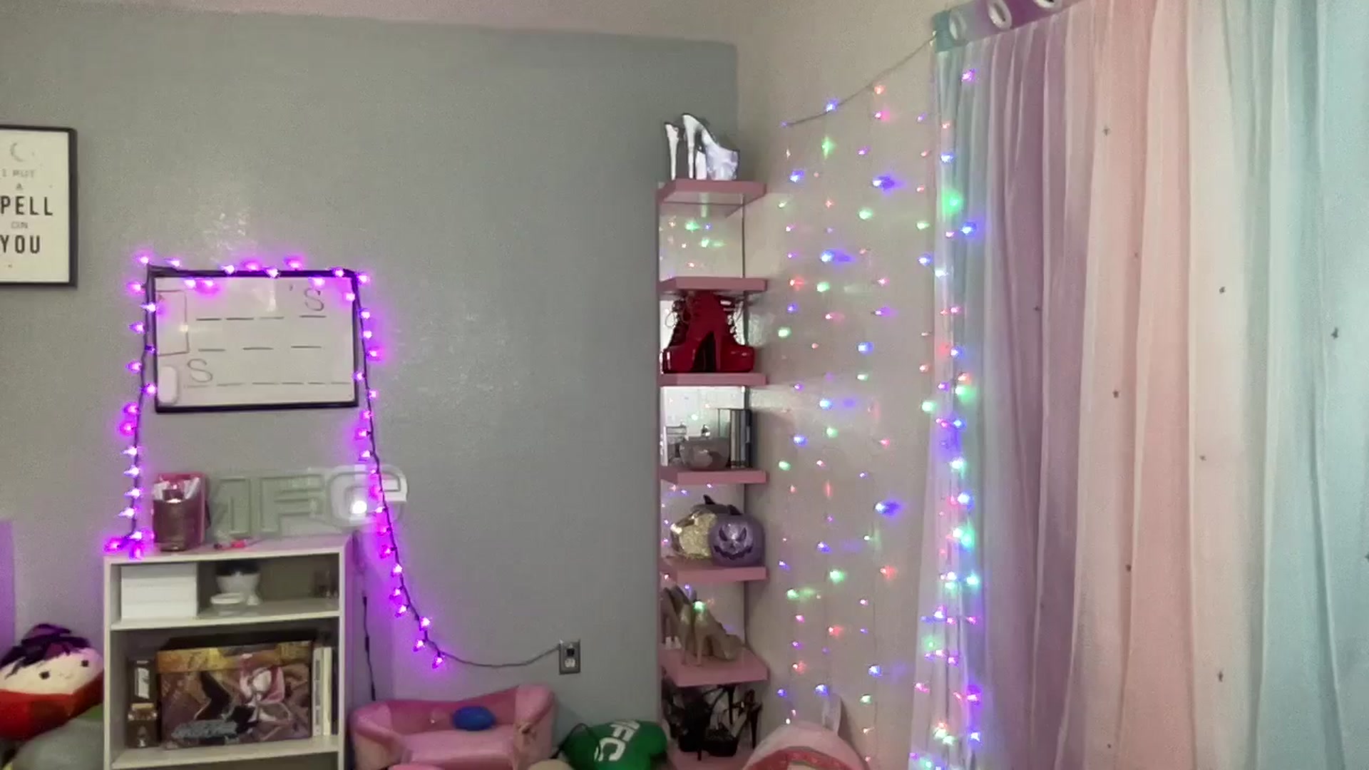 Gallery image thumbnail from BritanyBomber's myfreecams stream on, 11/27/2024, 08:34 image 15 of 20