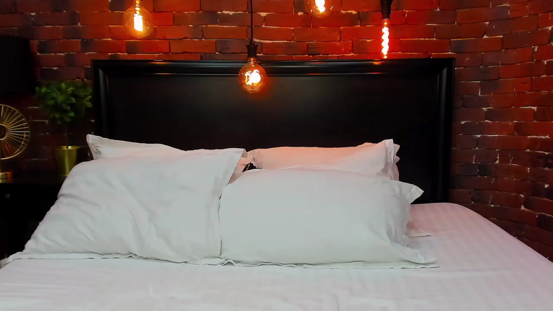Gallery image thumbnail from BritanyFaris's myfreecams stream on, 02/11/2023, 23:25 image 3 of 20
