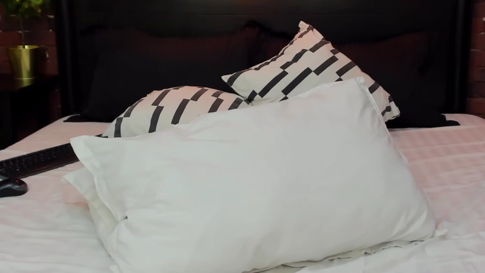 Gallery image thumbnail from BritanyFaris's myfreecams stream on, 03/29/2023, 02:35 image 19 of 20