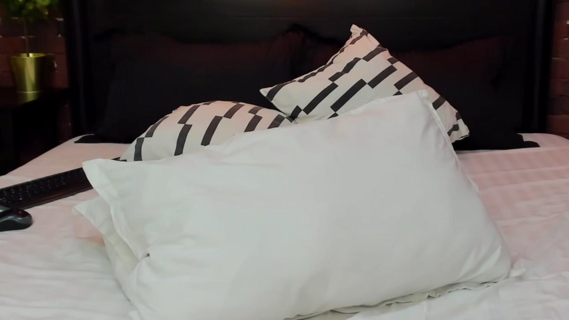Gallery image thumbnail from BritanyFaris's myfreecams stream on, 03/29/2023, 02:35 image 20 of 20