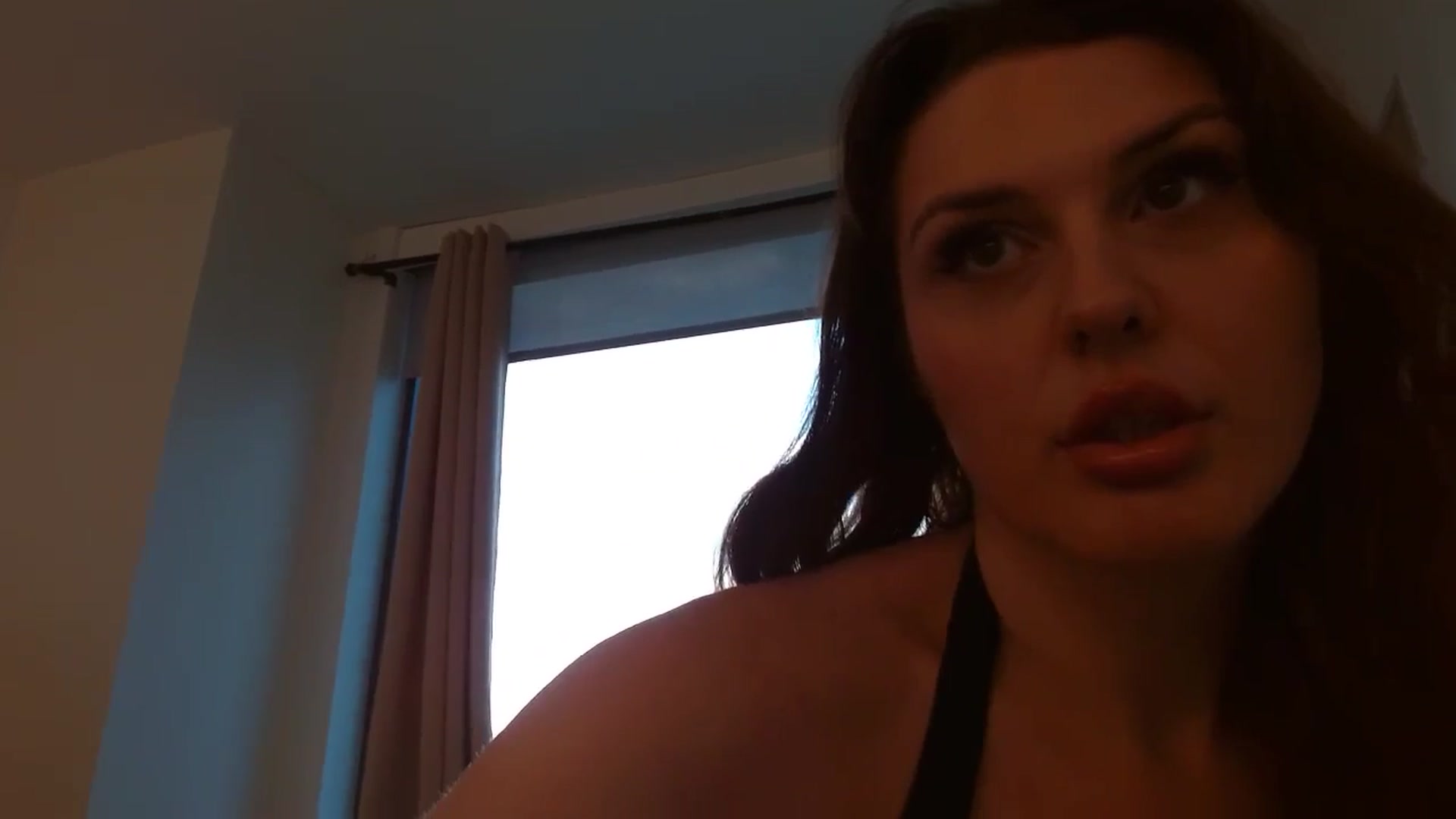 Gallery image thumbnail from Britheawkward's myfreecams stream on, 05/05/2024, 11:18 image 5 of 20