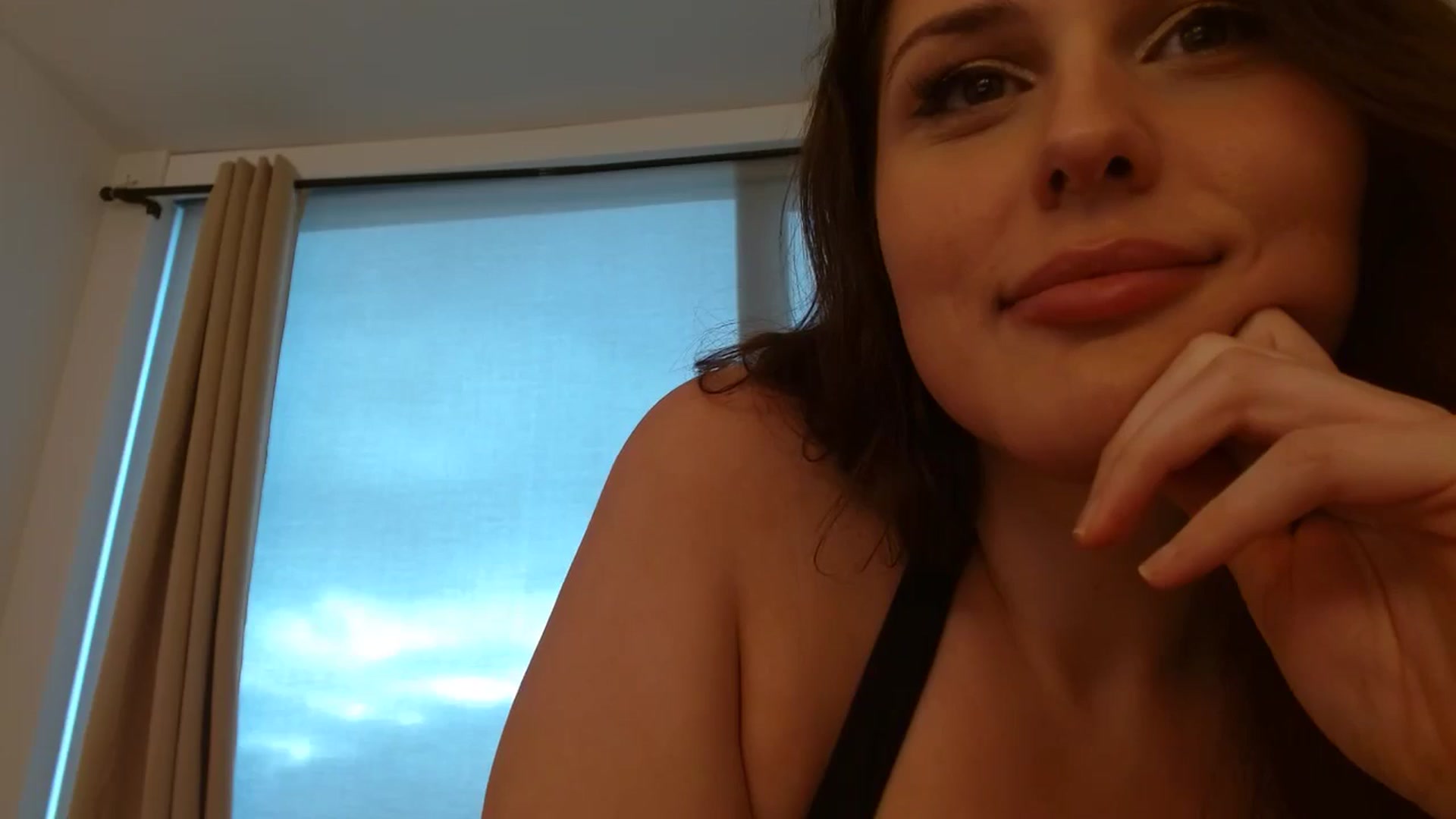 Gallery image thumbnail from Britheawkward's myfreecams stream on, 05/05/2024, 13:05 image 2 of 20