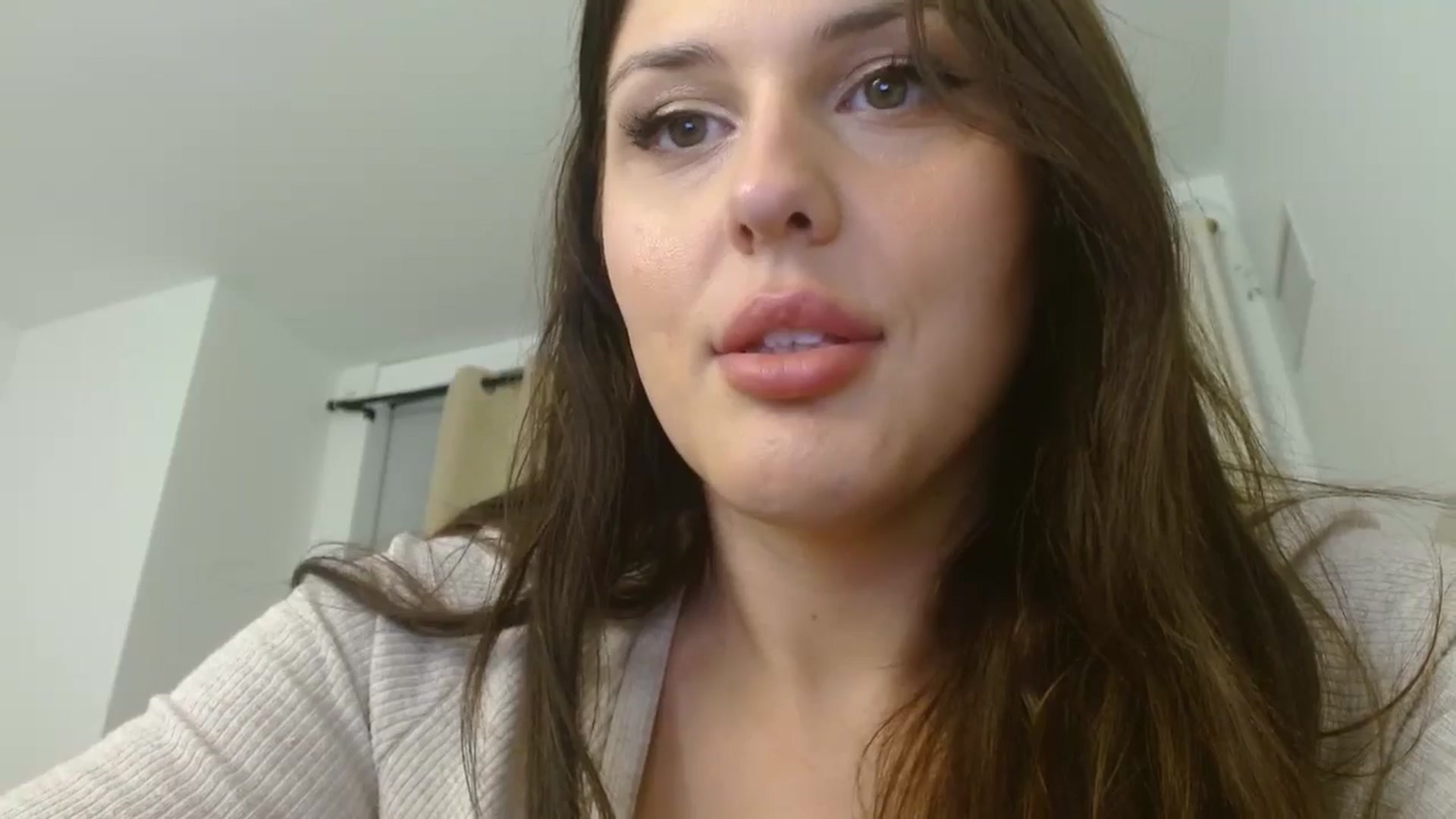 Gallery image thumbnail from Britheawkward's myfreecams stream on, 05/15/2024, 07:05 image 4 of 20