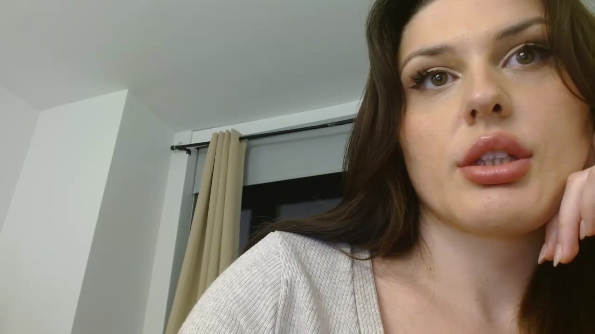 Gallery image thumbnail from Britheawkward's myfreecams stream on, 05/17/2024, 07:29 image 3 of 20