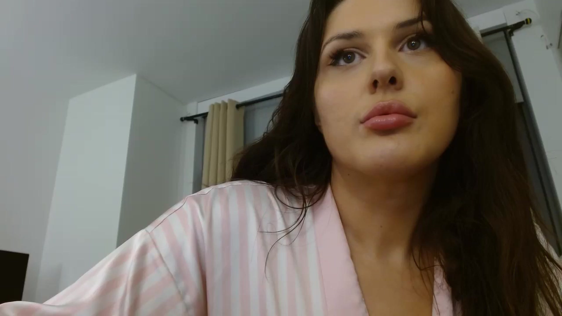 Gallery image thumbnail from Britheawkward's myfreecams stream on, 06/07/2024, 09:29 image 6 of 20