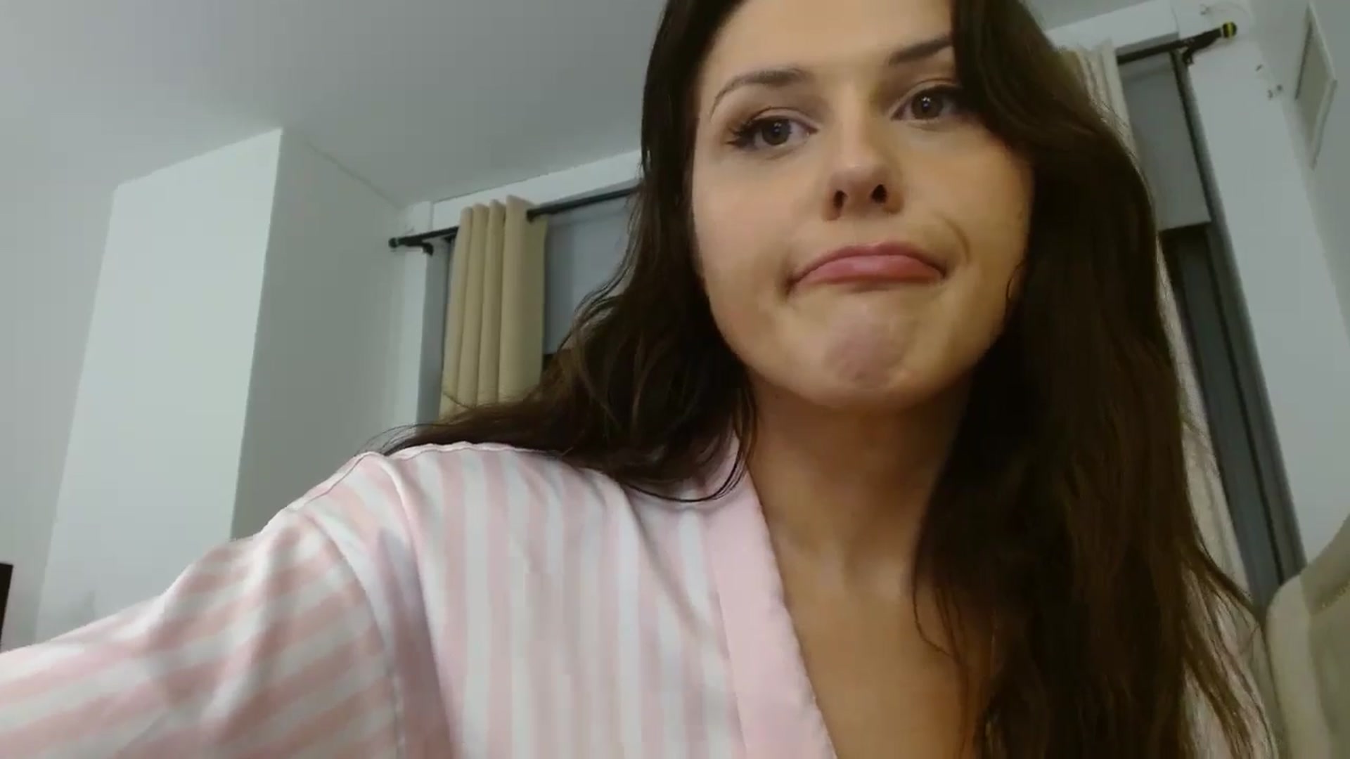 Gallery image thumbnail from Britheawkward's myfreecams stream on, 06/07/2024, 09:29 image 9 of 20